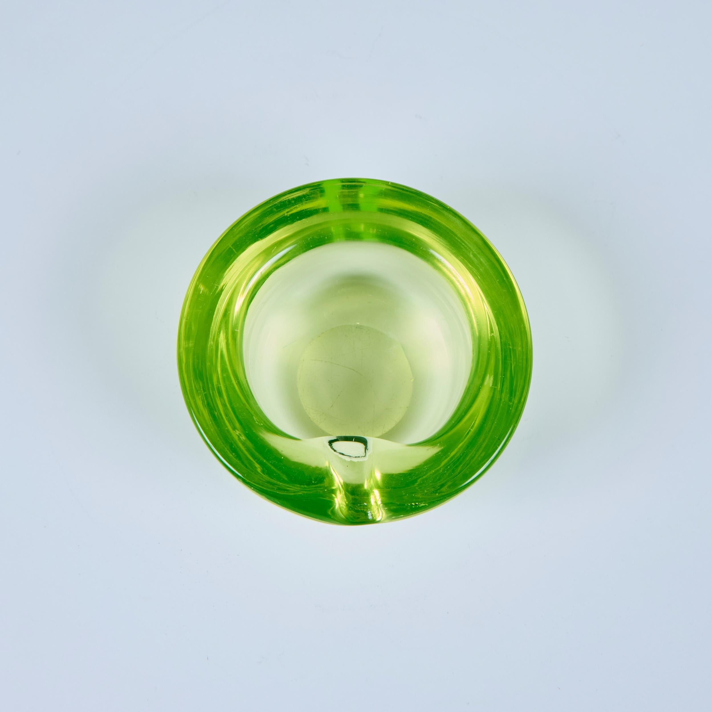 Murano Uran-Glas gekniffene Schale im Angebot 7