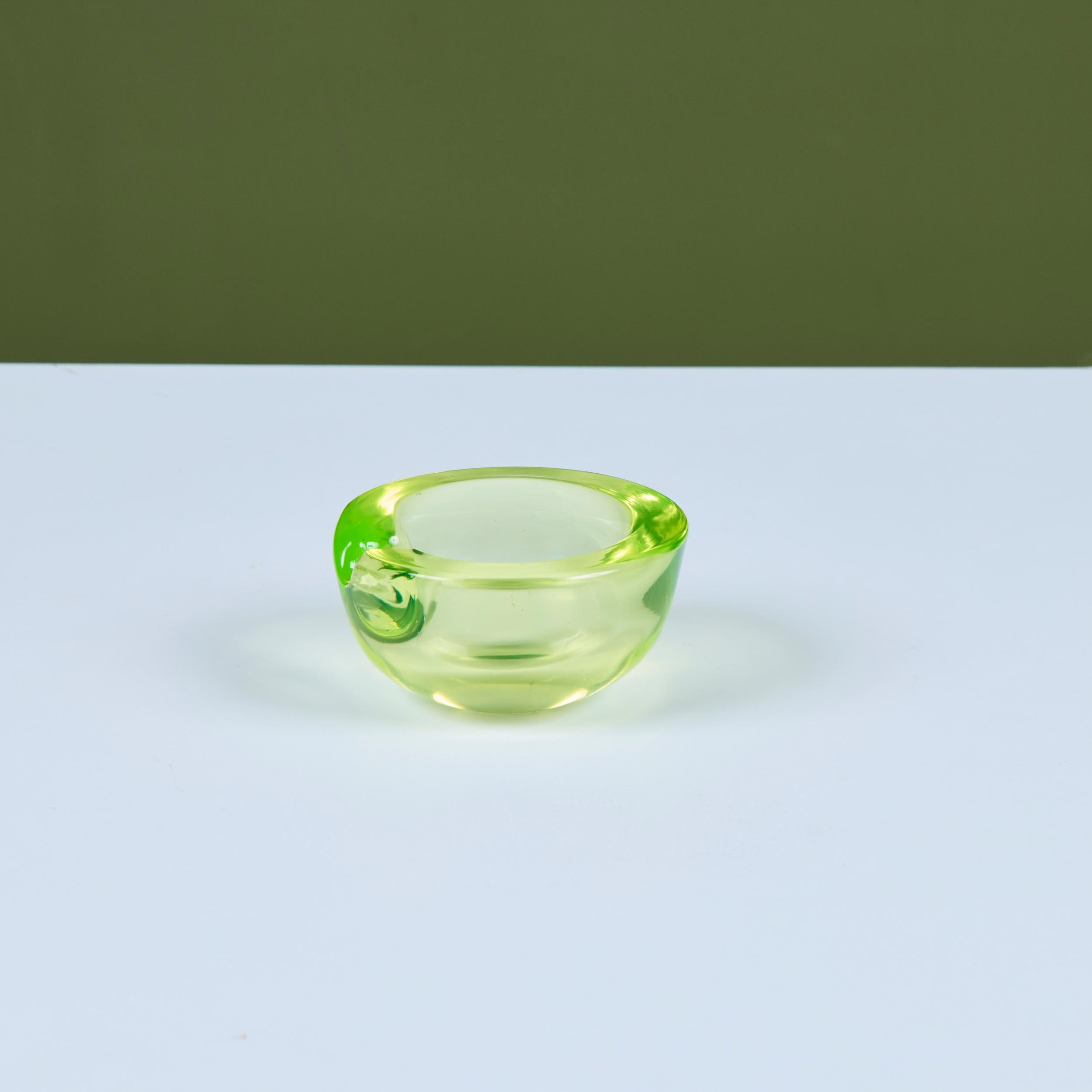 Murano Uran-Glas gekniffene Schale im Angebot 3