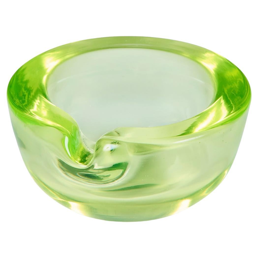 Ciotola con spillo in vetro uranio di Murano