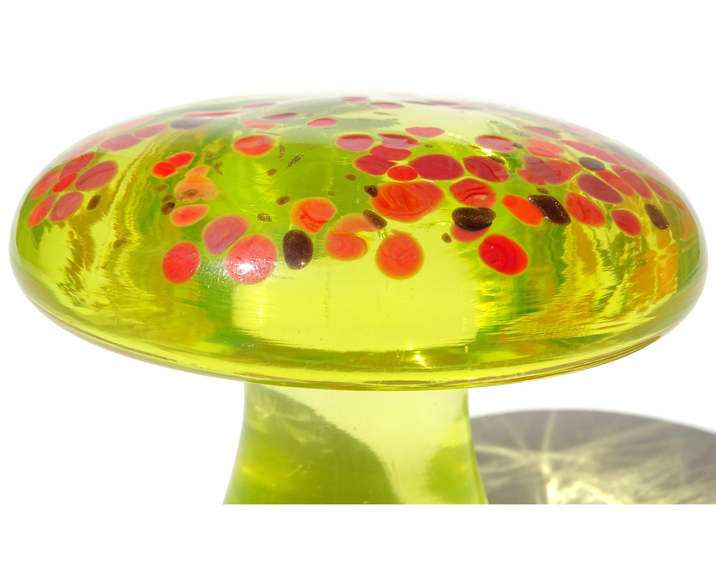 Murano Uran Glow Pilz Fliegenpilz Italienische Kunst Glas Briefbeschwerer Skulptur im Angebot 1