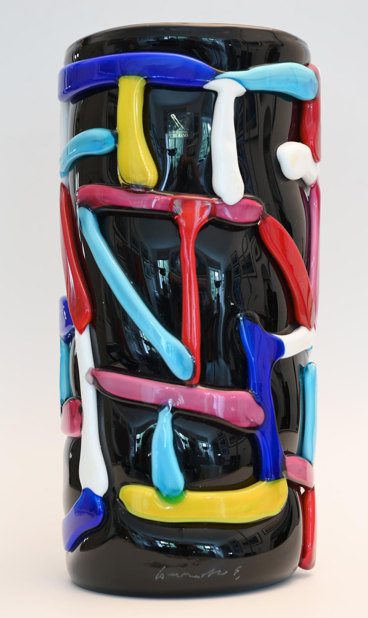 Vaso di Murano, vetro artistico di Murano a righe colorate, firmato
Misure: Altezza 39 cm.