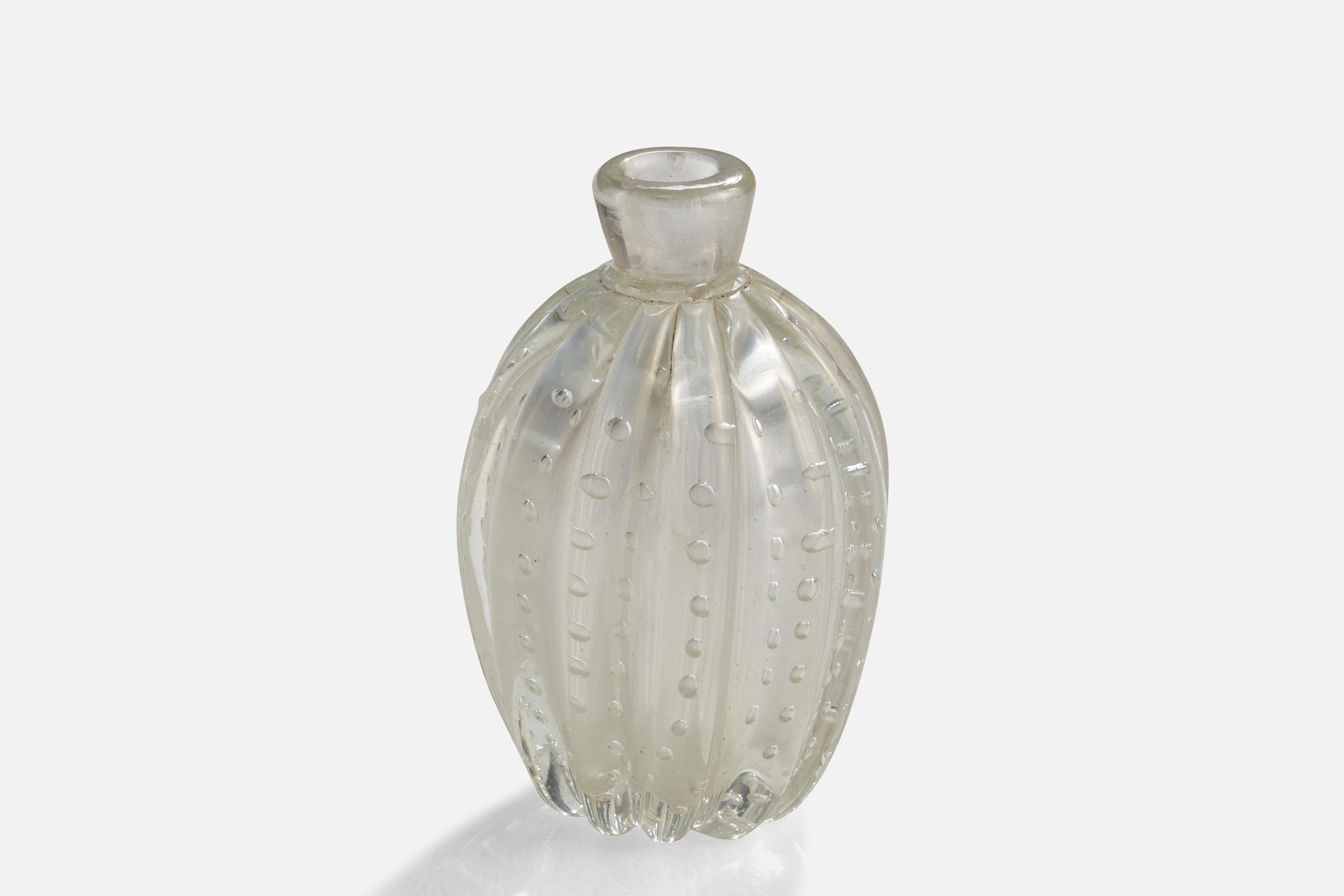 Vase en verre soufflé cannelé conçu et produit à Murano, Italie, C.C. 1940.