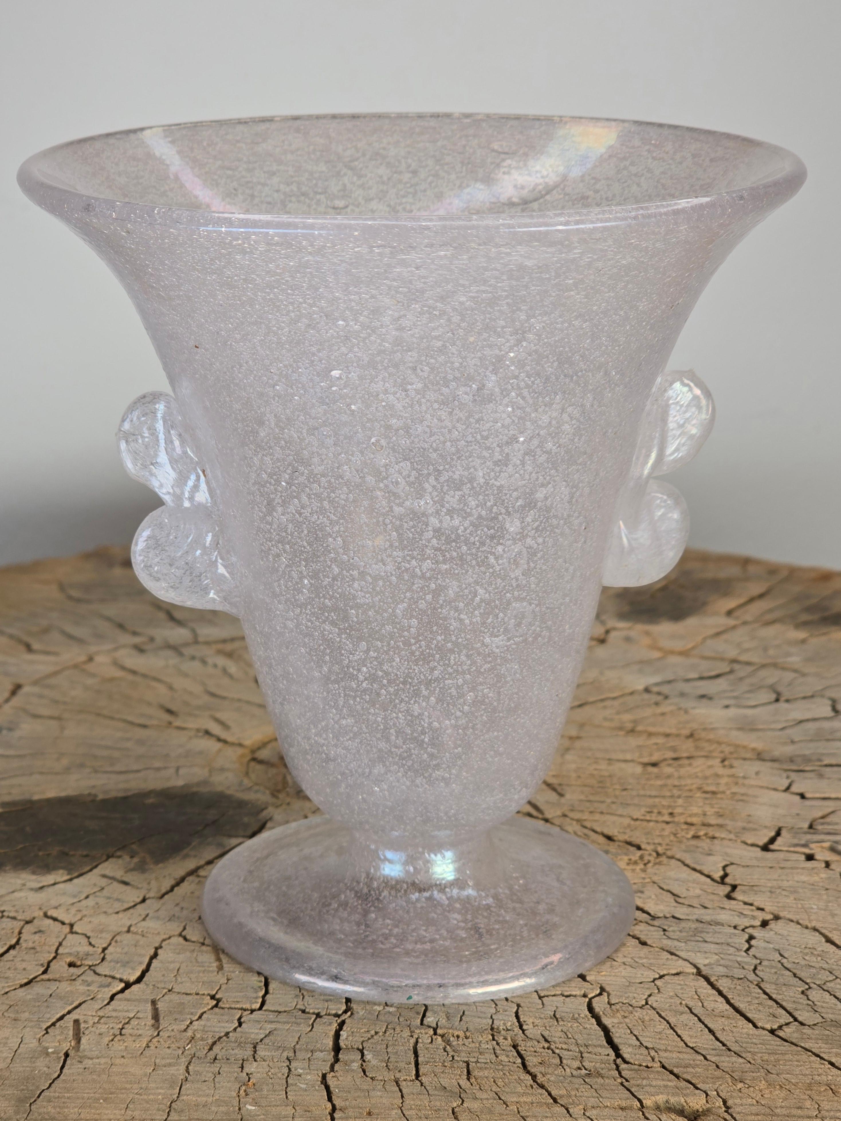 Metà XX secolo Vaso di Murano in vetro Pulegoso Iridescente di AVEM in vendita