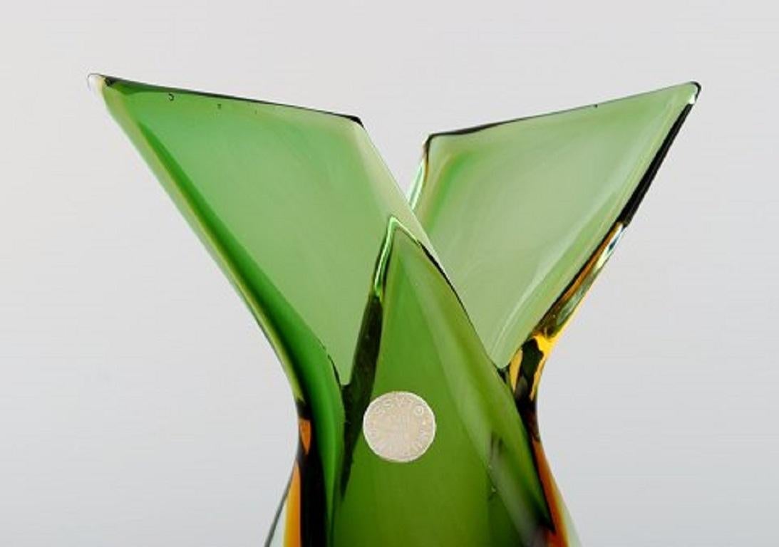 Murano vase in mouth blown art glass. Italian design, 1960s.
Measures: 20.5 x 15 cm.
In perfect condition.
Sticker.