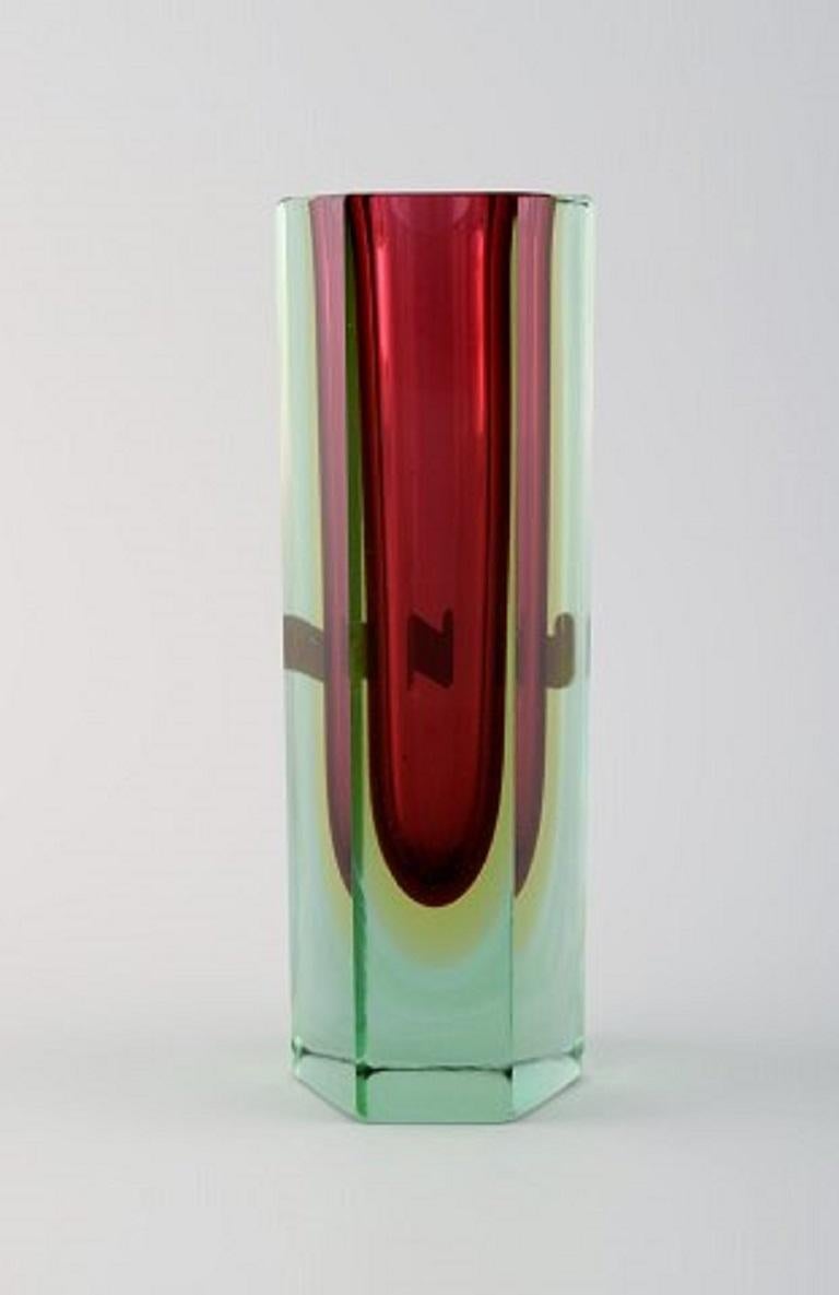 Murano vase in mouth blown art glass. Italian design, 1960s.
Measures: 15 x 5 cm.
In perfect condition.
Sticker.