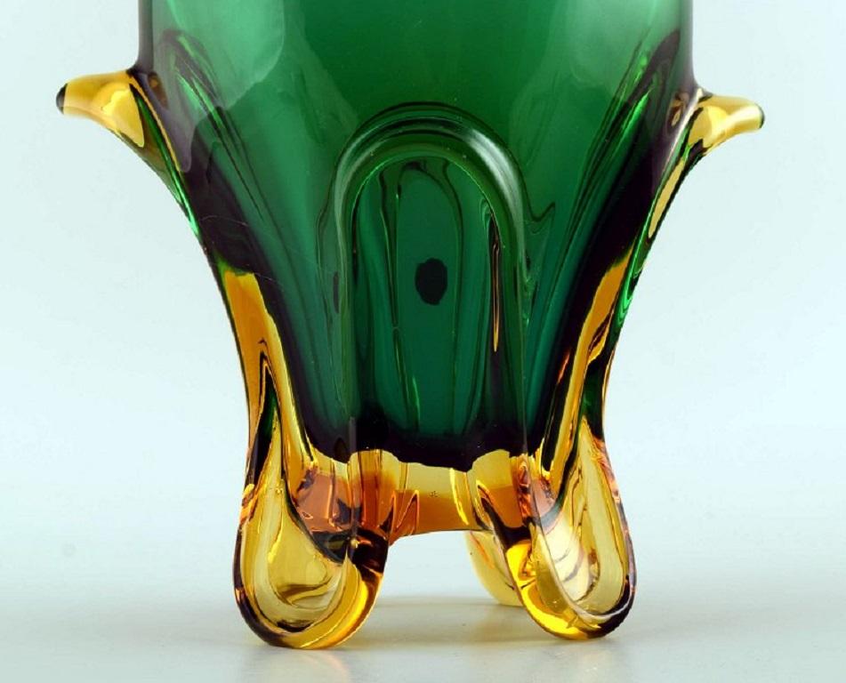 Murano Vase in Mouth-Blown Art Glass, Italian Design, 1960s In Excellent Condition For Sale In Copenhagen, DK