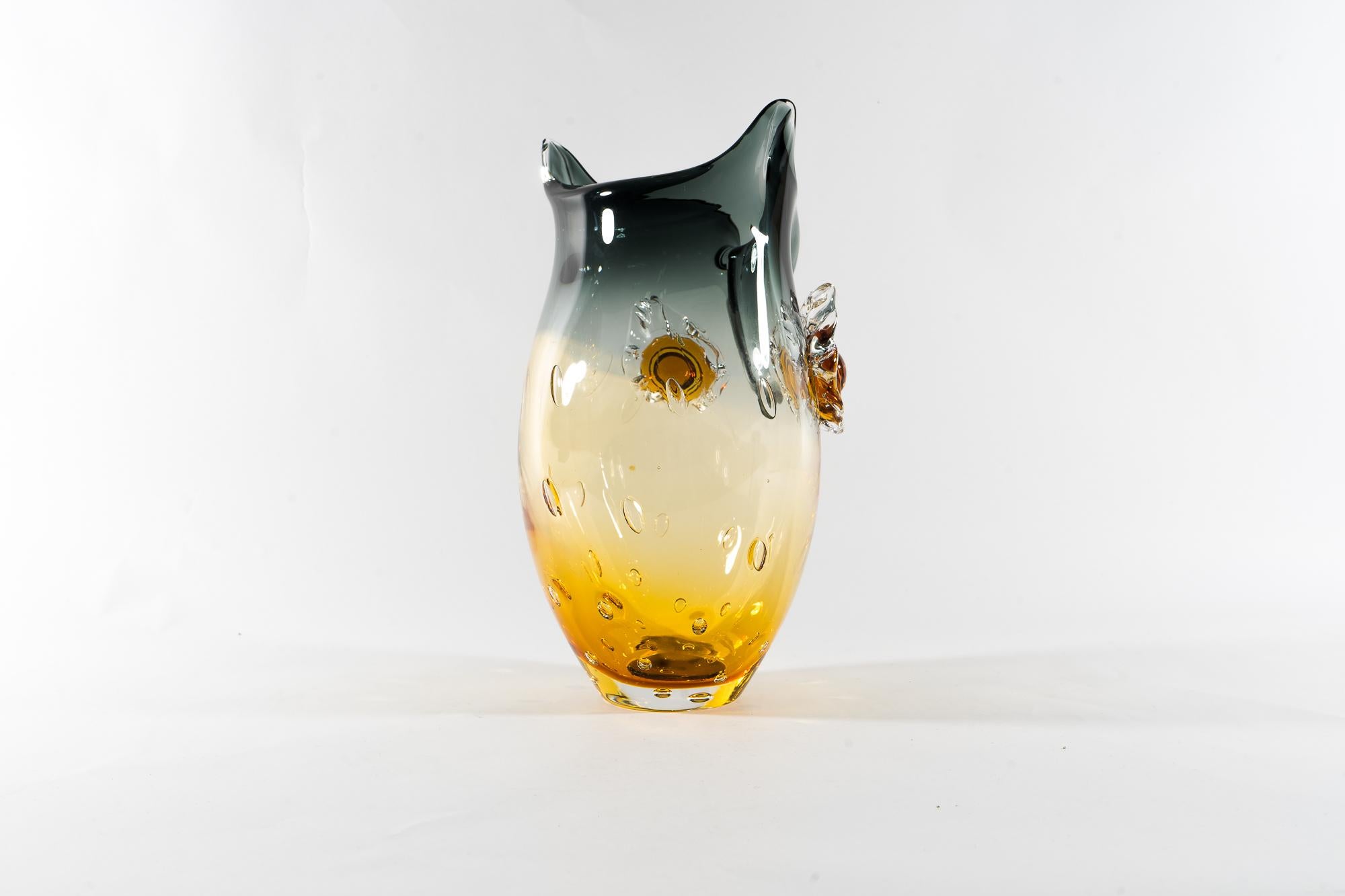 Milieu du XXe siècle Vase en Murano en forme de hibou:: Italie:: vers les années 1960