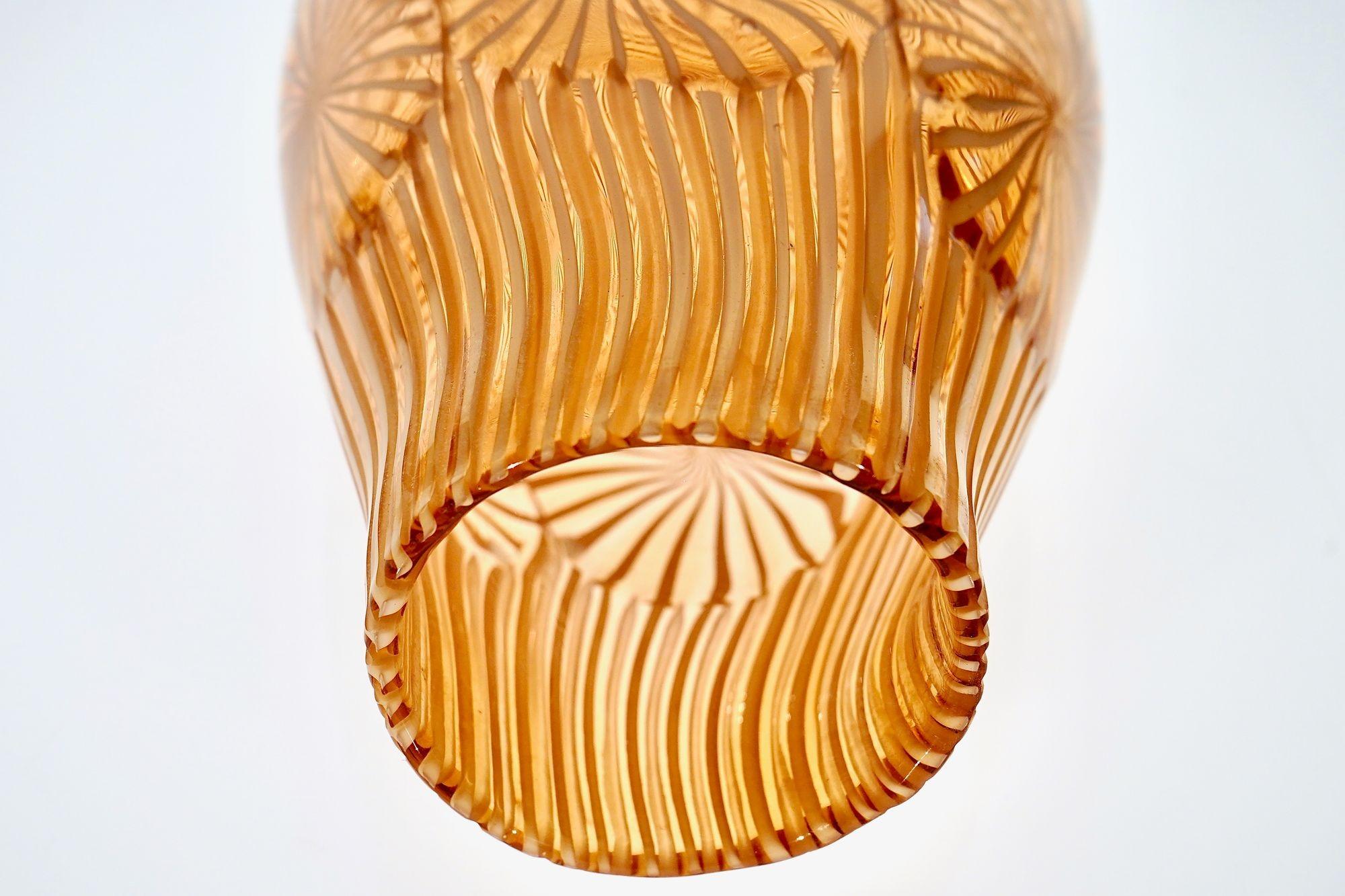 Murano Vase in the Stellato, Filigrana and Battuto Technique, Rose and white. For Sale 4