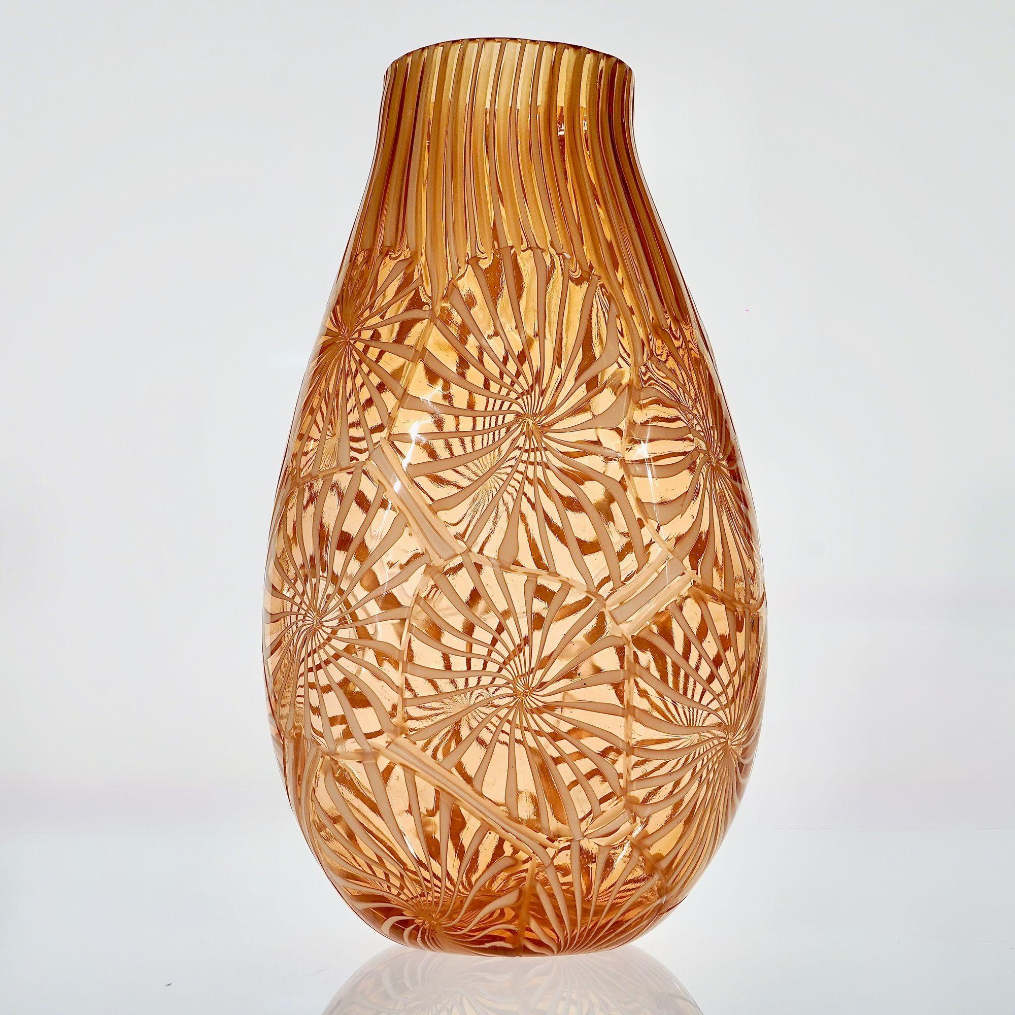 Art Glass Murano Vase in the Stellato, Filigrana and Battuto Technique, Rose and white. For Sale
