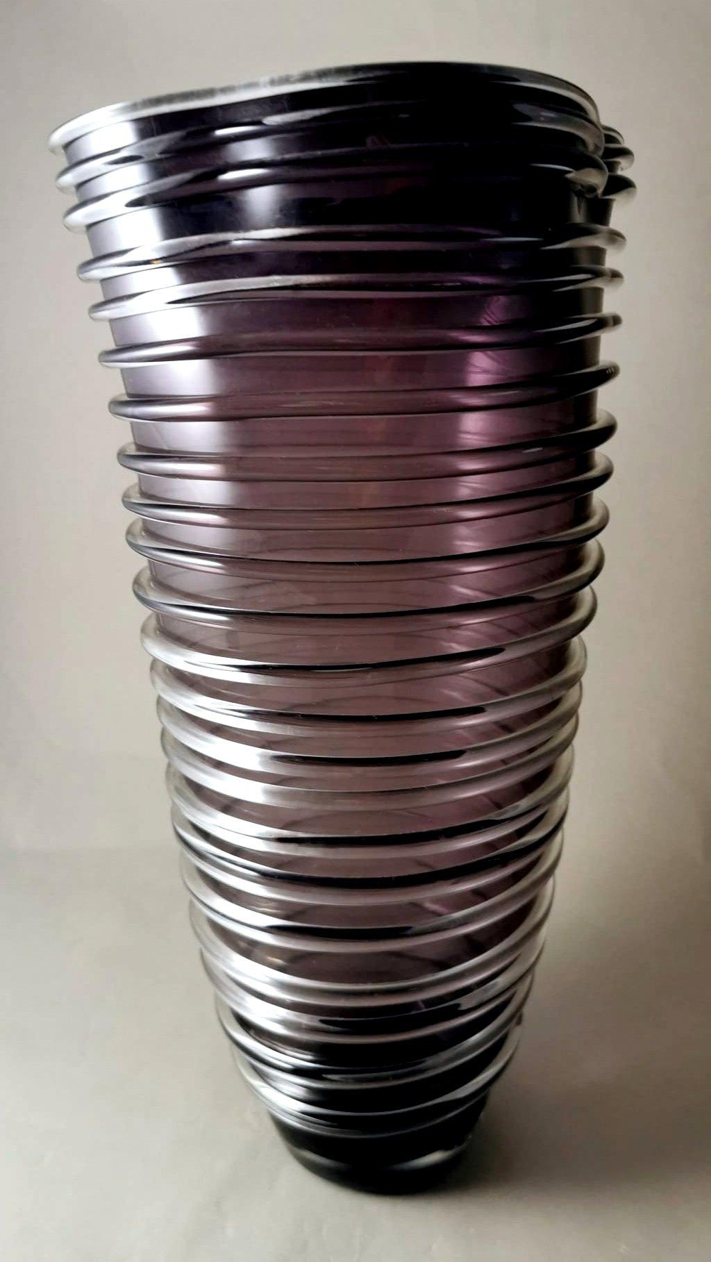 We kindly suggest that you read the whole description, as with it we try to give you detailed technical and historical information to guarantee the authenticity of our objects.
Original and unique Murano vase made of violet-colored blown glass with
