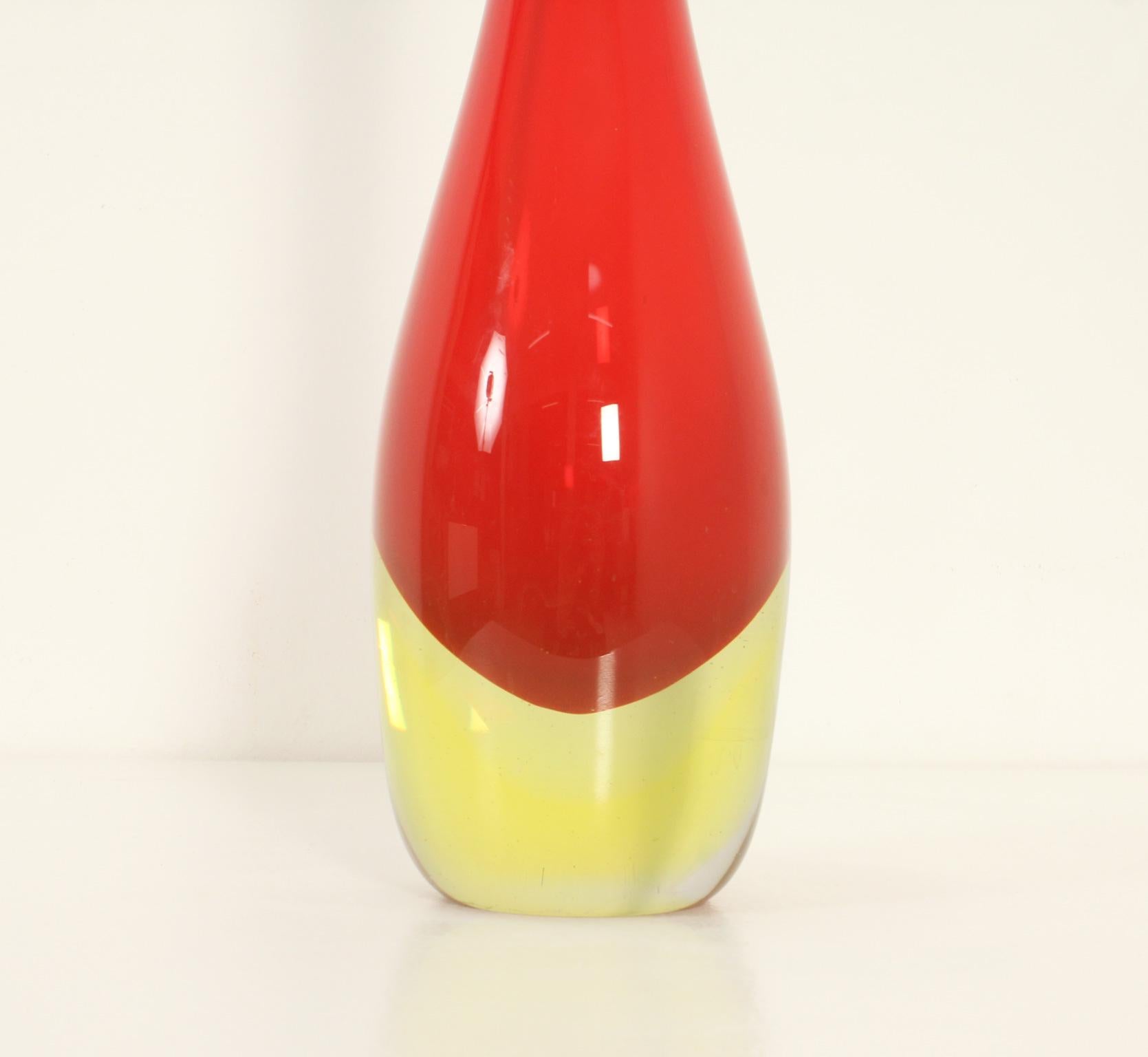 Murano Vase with Narrow Neck from 1960's, Italy In Good Condition For Sale In Barcelona, ES