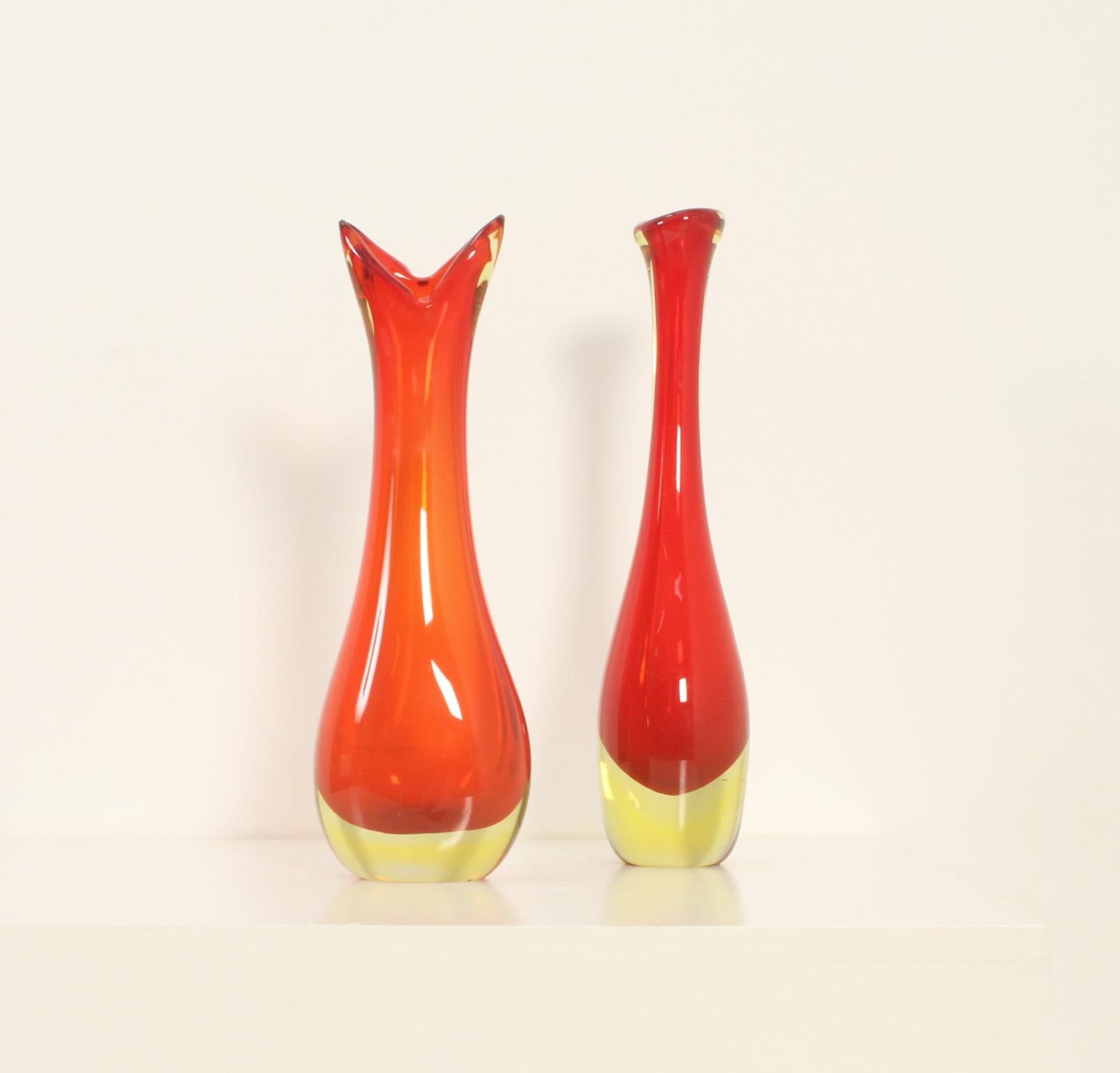 Murano Vase mit schmalem Hals aus den 1960er Jahren, Italien im Angebot 2