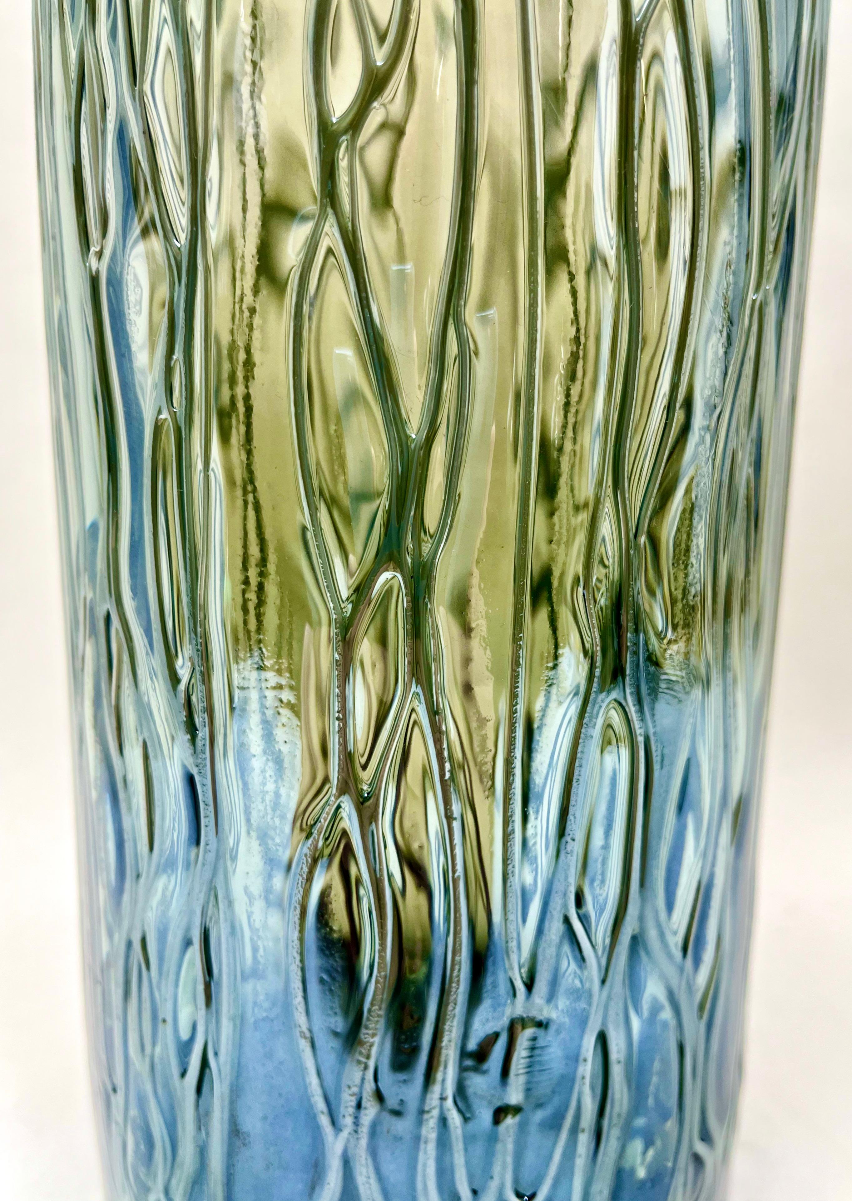 Verre de Murano Vase de Murano fabriqué à la main avec des fils mélangés, années 1960 en vente