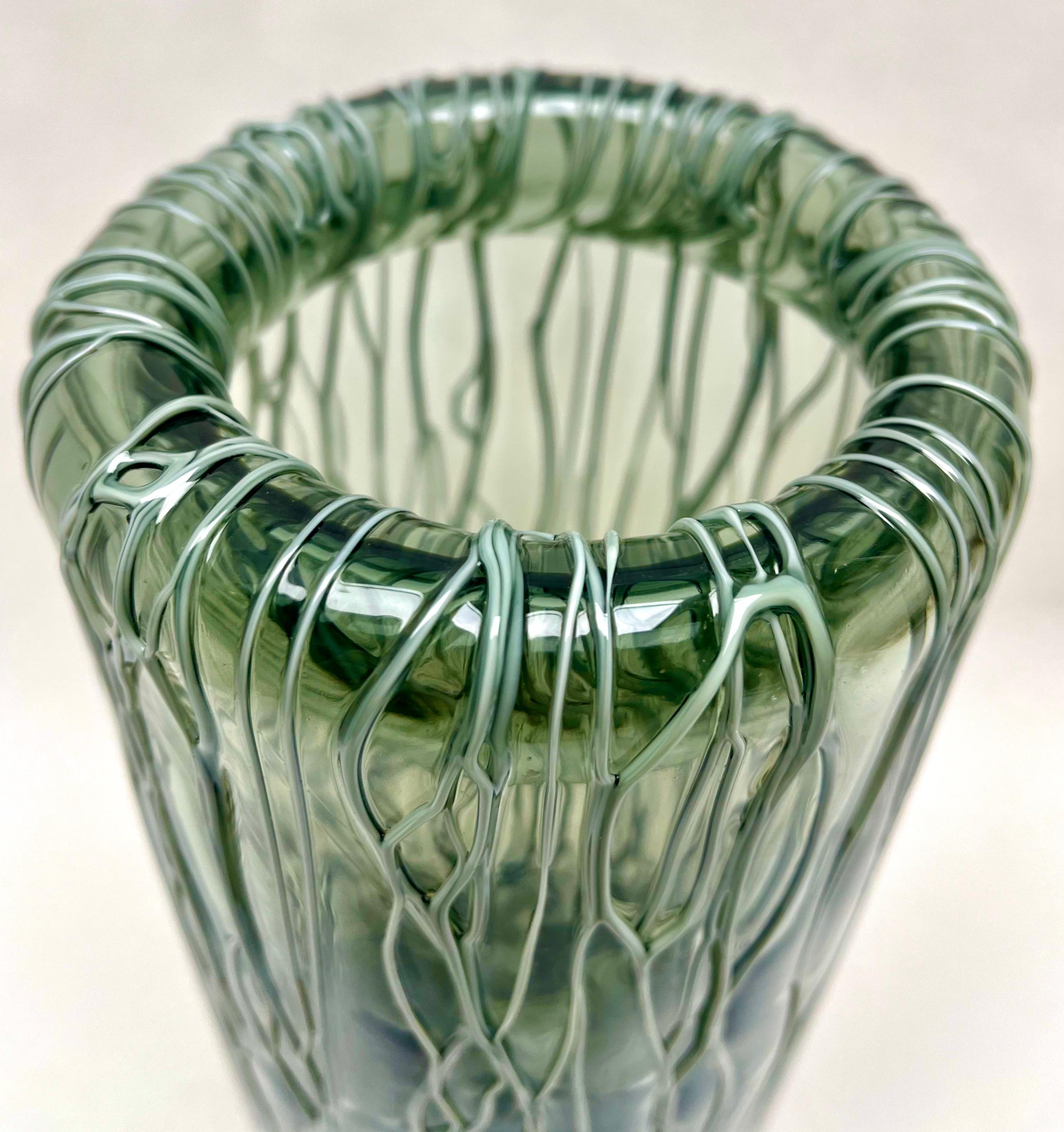 Murano-Vase, handgefertigt mit ge Meltierten Fäden, 1960er Jahre im Angebot 1