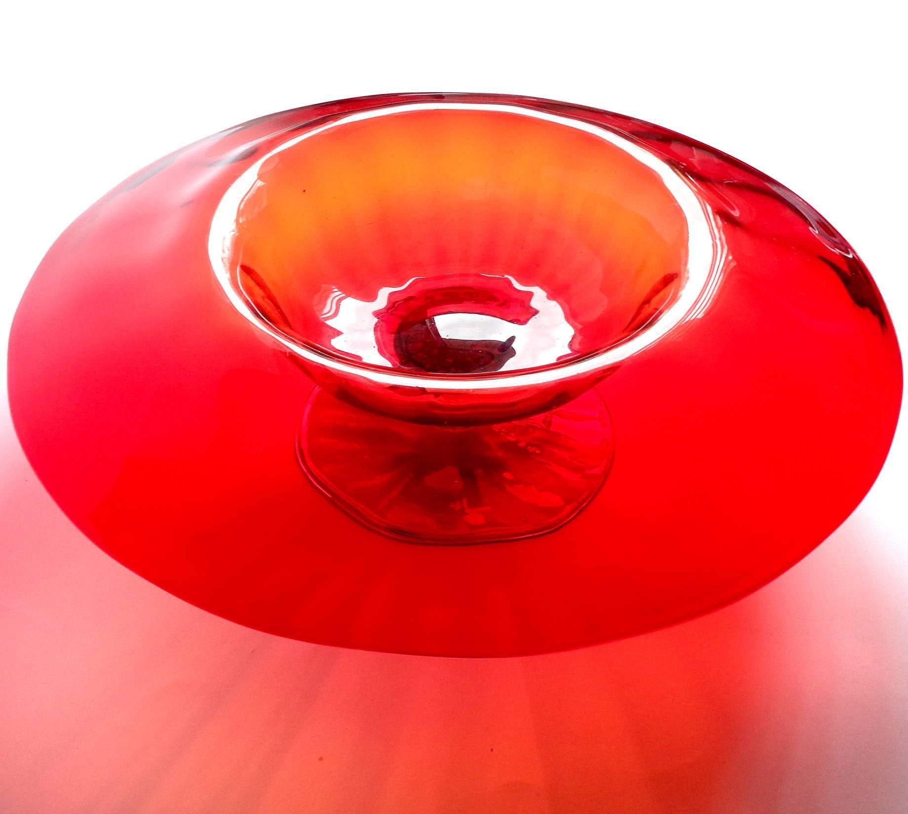 italien Murano Venetian Antique Ruby Red Gold Leaf Italian Art Glass Footed Center Bowl en vente