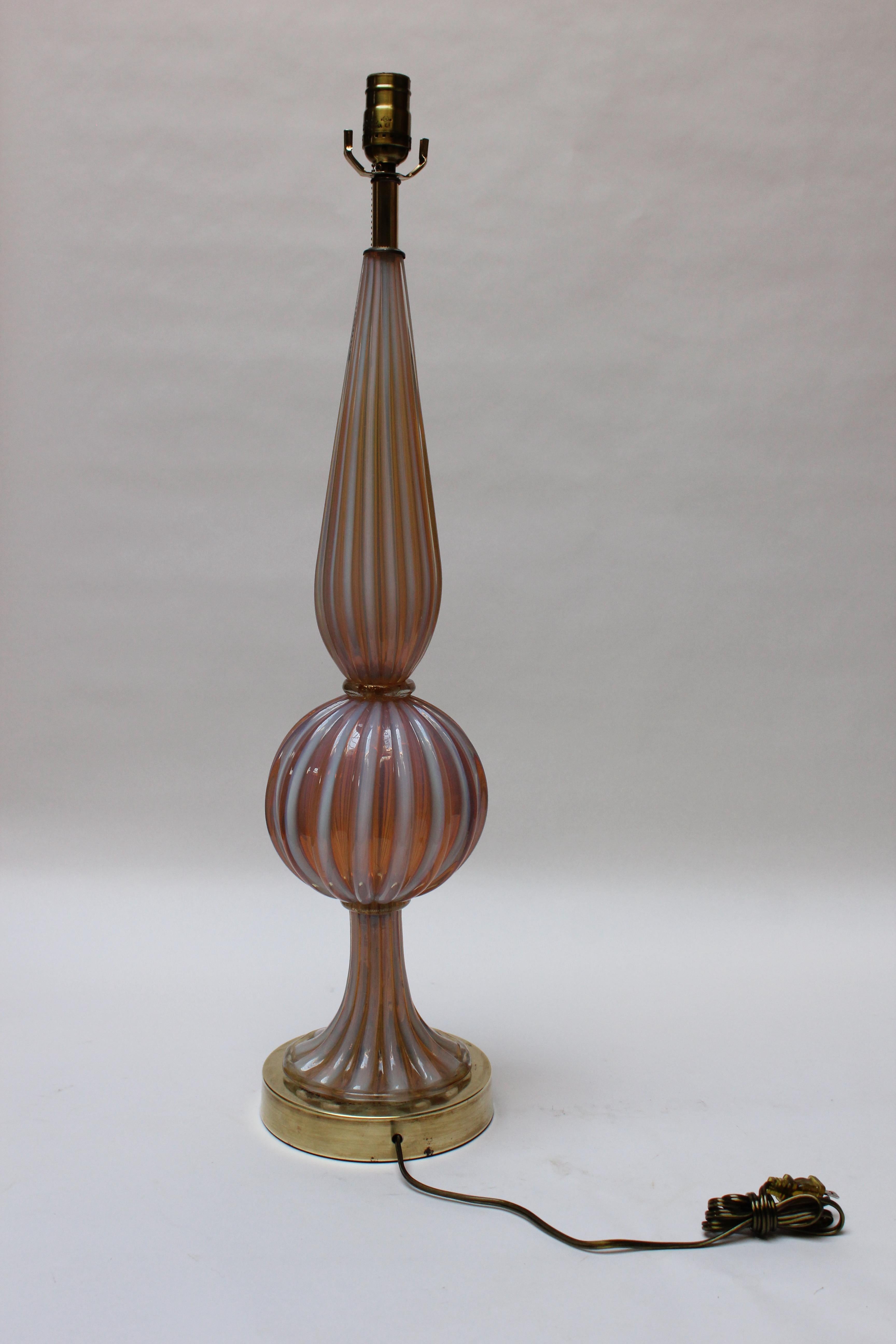 Impressive, sizable Venetian murano blown translucent glass table lamp with baluster form in periwinkle and pink stripes with gold flecks (ca. late 1930s / early 1940s, Italy). Brass circular support shows spots of tarnish. The lamp itself shows