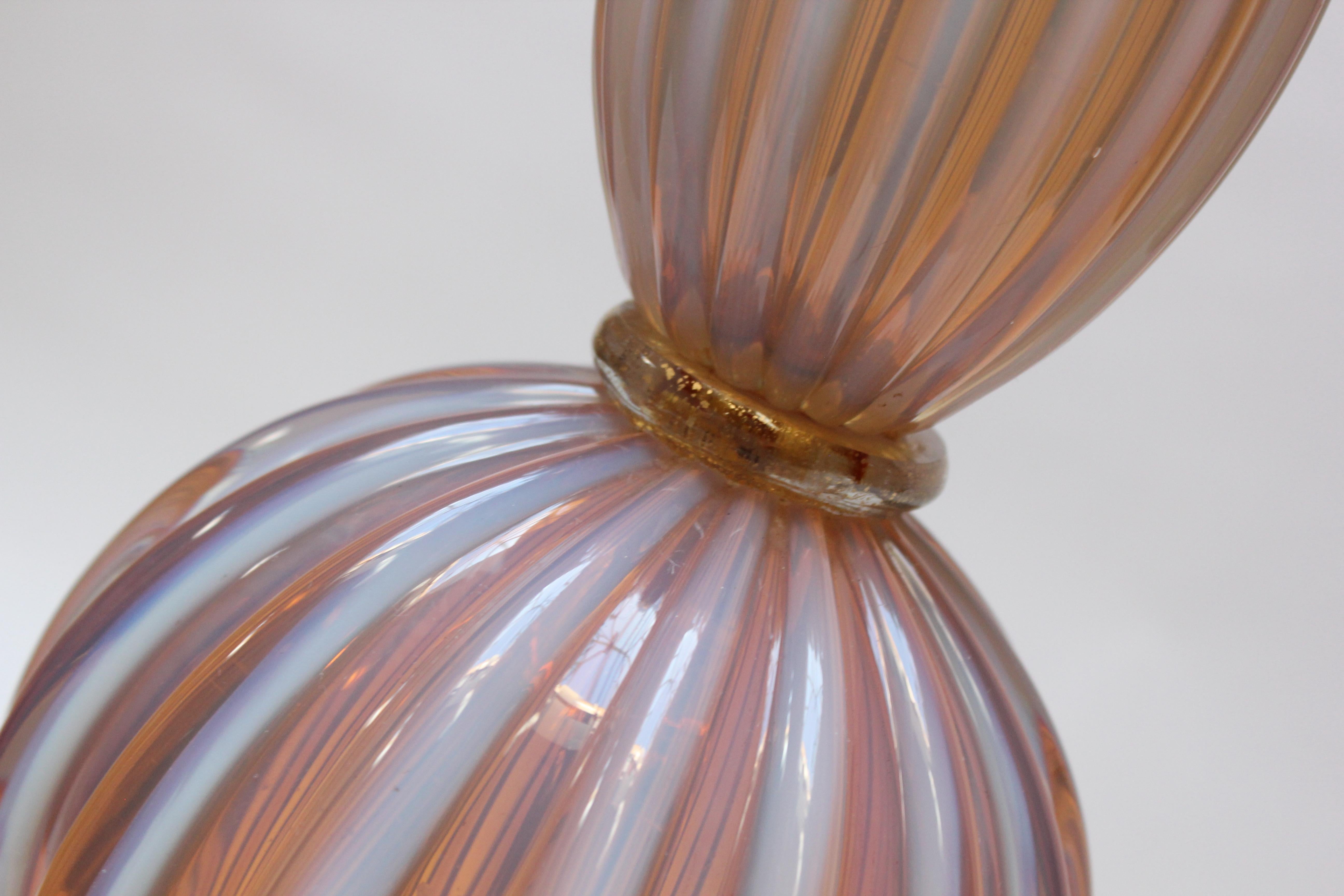 Murano Venezianische Baluster geblasen transluzentes Glas Tischlampe (Mitte des 20. Jahrhunderts) im Angebot