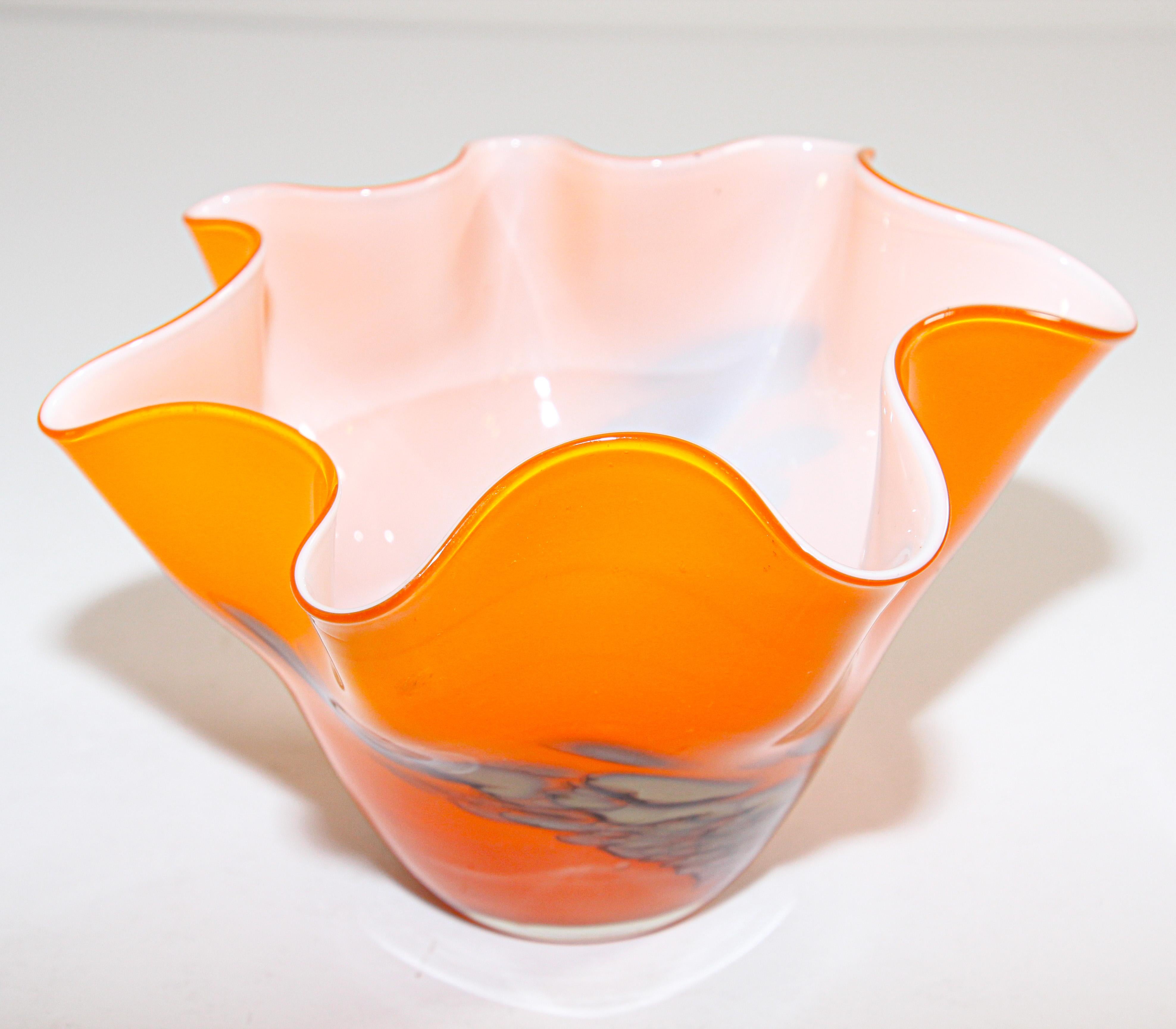 Hand-Crafted Murano Venetian Fulvio Bianconi Vase Orange Freeform Handkerchief For Sale