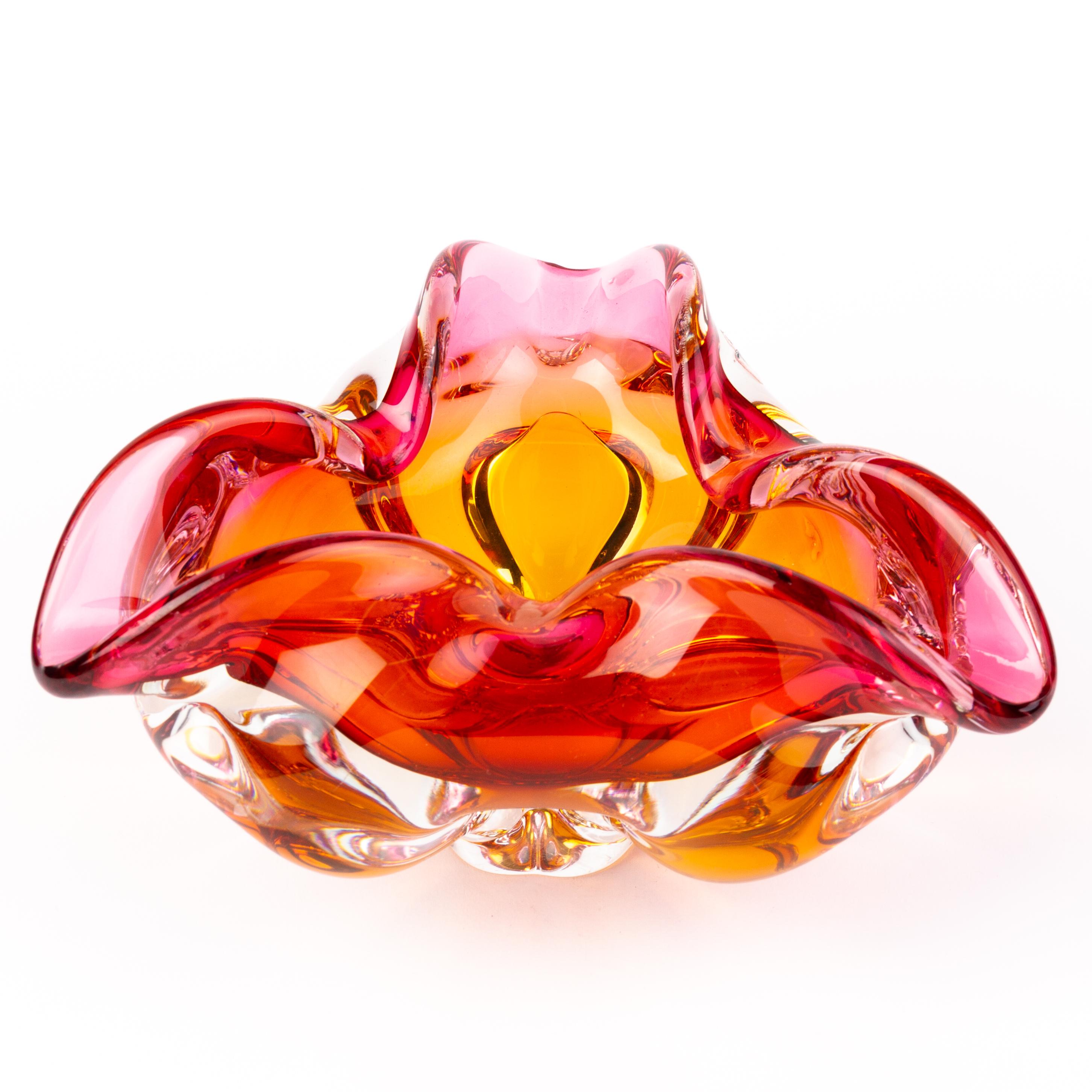 Murano Venetian Glass Sommerso Centrepiece Bowl  In Good Condition In Nottingham, GB