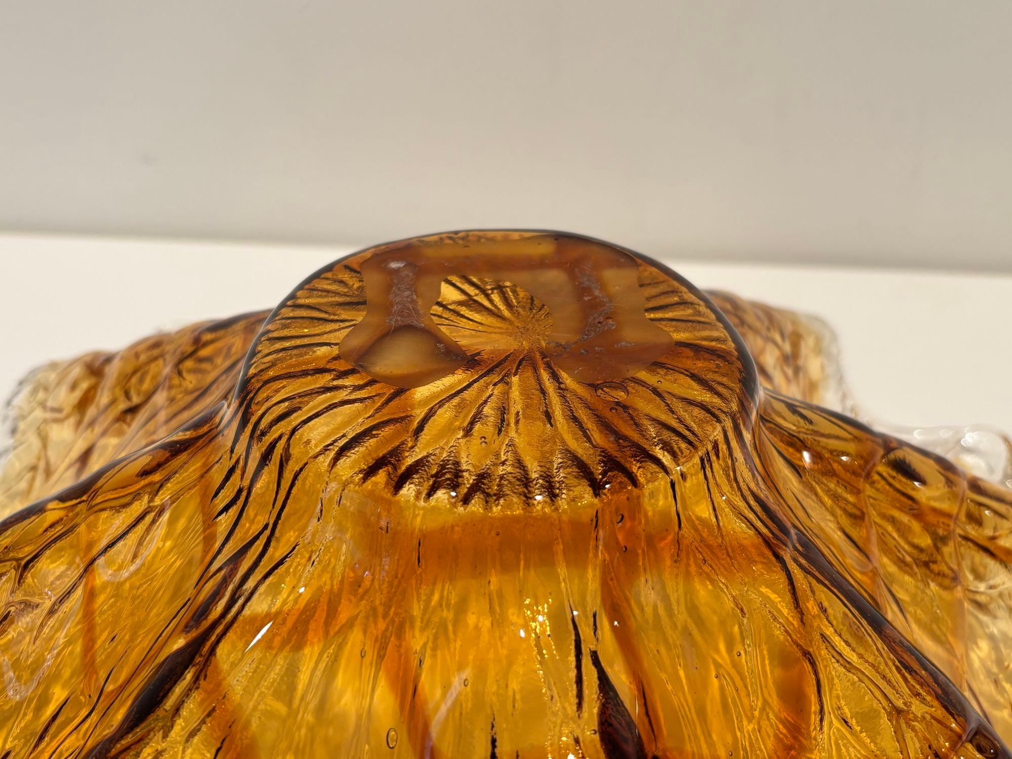 Ciotola in vetro artistico soffiato a mano di Murano con cristallo ambrato in vendita 2