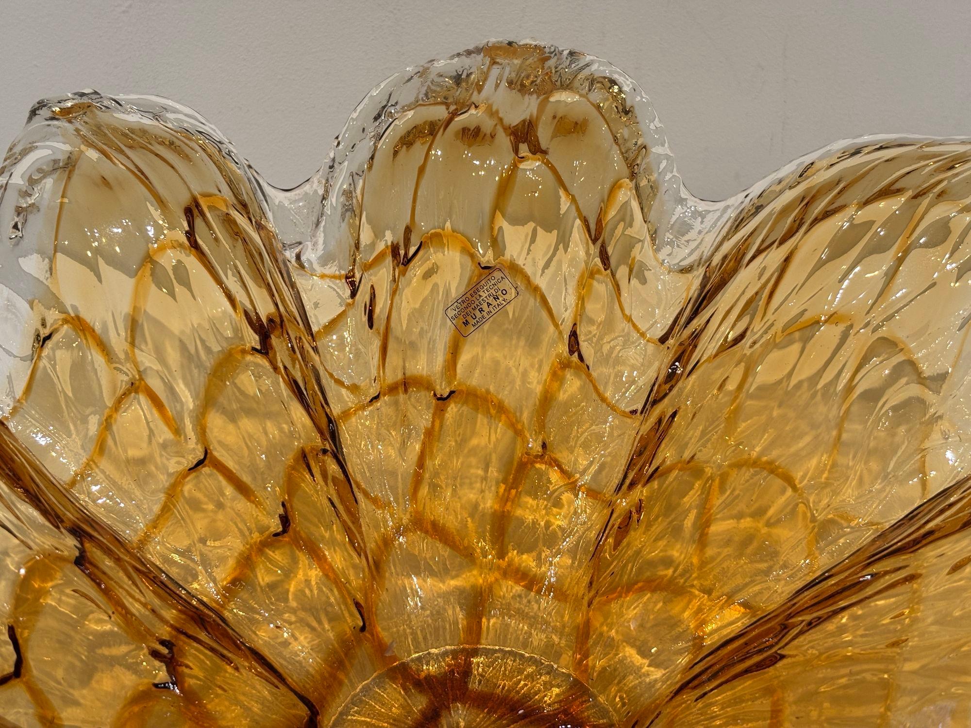 XX secolo Ciotola in vetro artistico soffiato a mano di Murano con cristallo ambrato in vendita