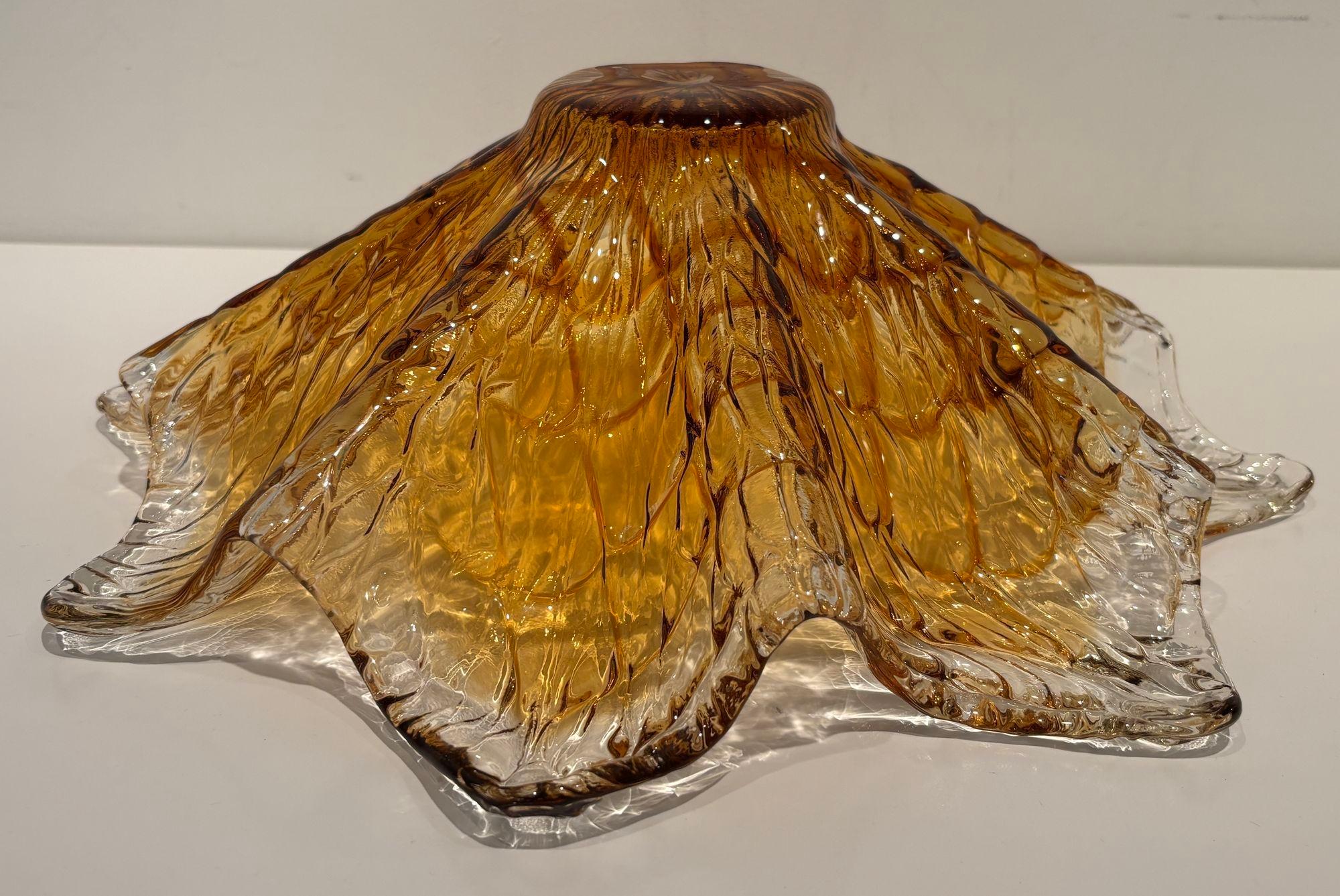 Ciotola in vetro artistico soffiato a mano di Murano con cristallo ambrato in vendita 1