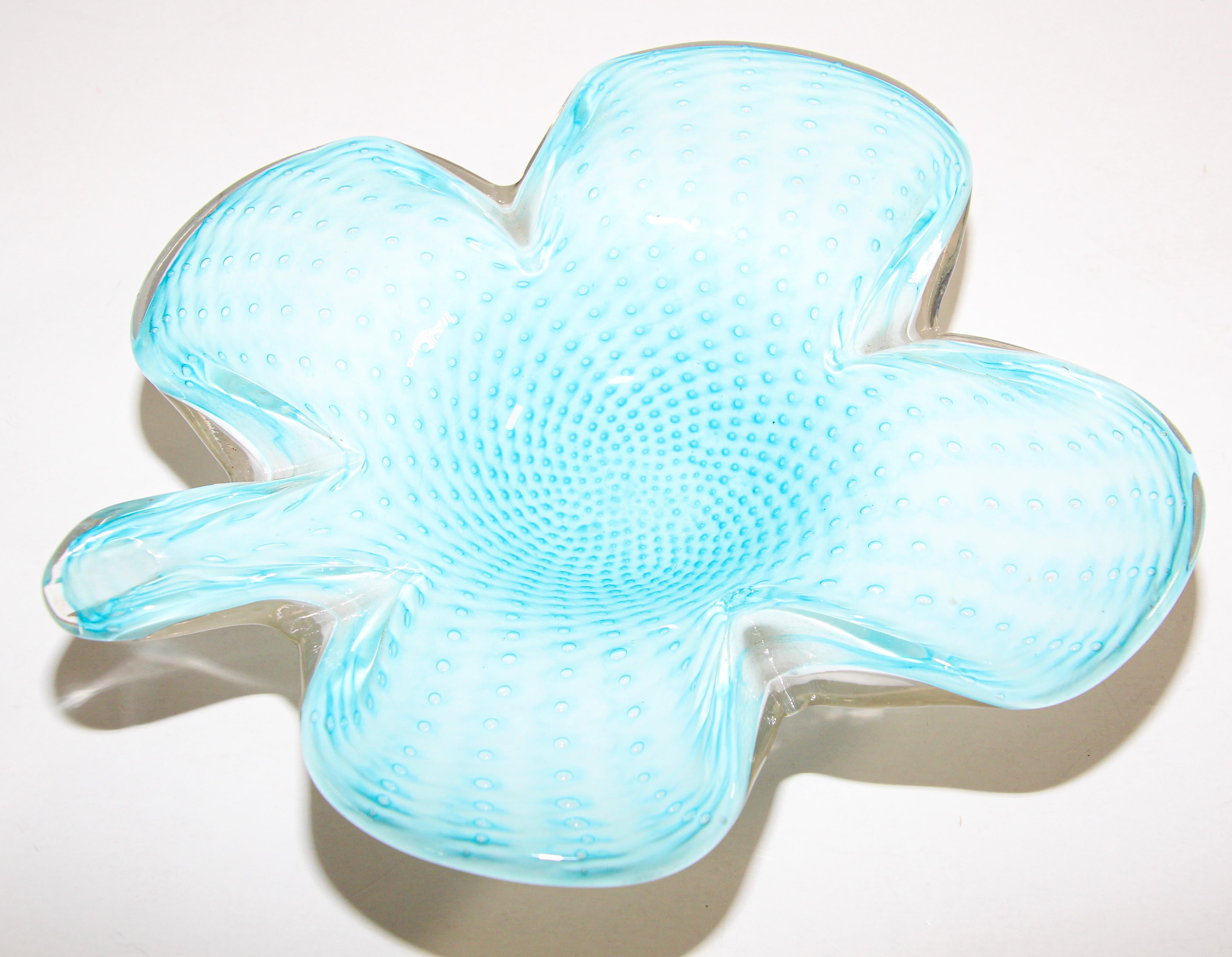 Large gorgeous mid-20th century Italian Murano Venetian hand blown turquoise art glass In the form of a four leaf clover,.
Beautiful Murano glass dish, it is clear with gold flecks and controlled bubbles.
The catchall bowl is filled with bubbles