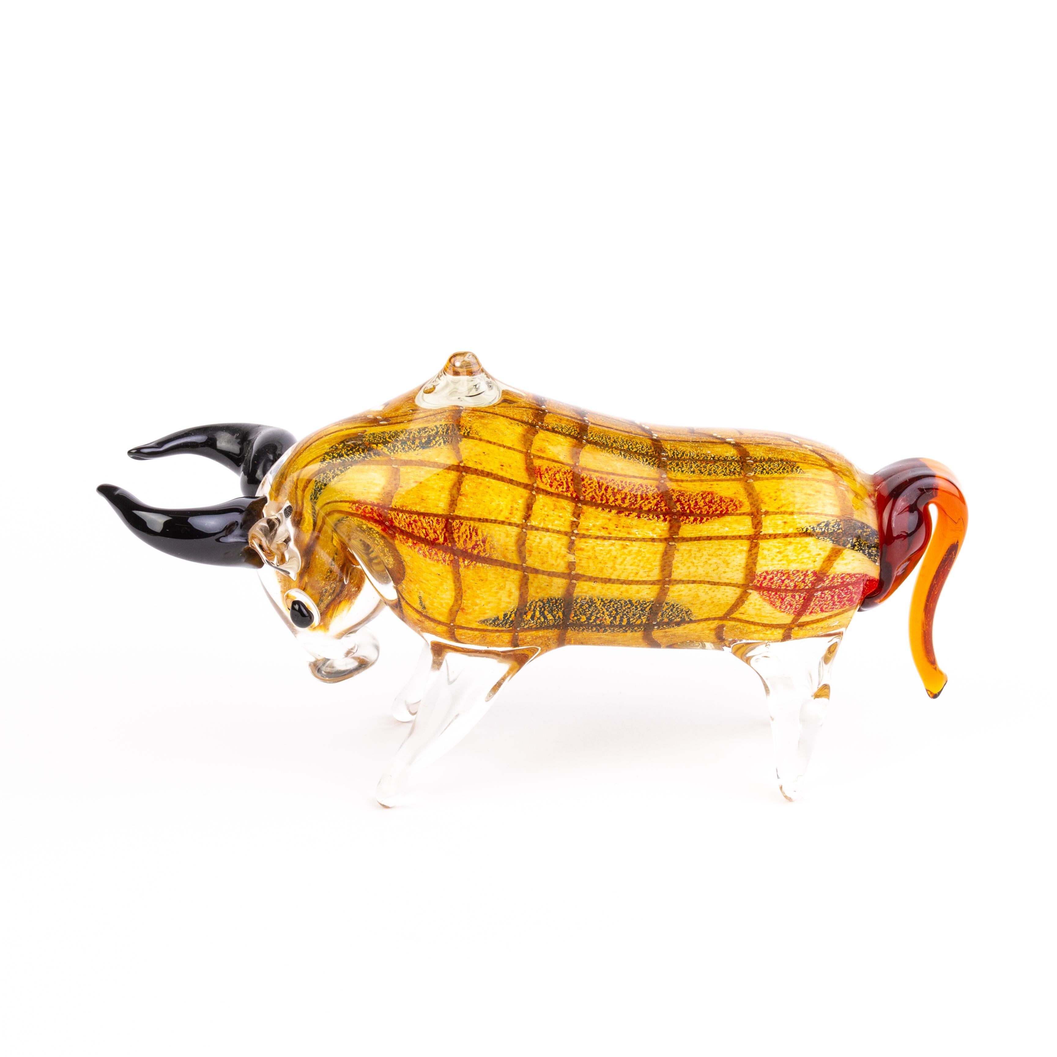 Murano Venetian Italian Sommerso Glass Designer Charging Bull Sculpture In Good Condition For Sale In Nottingham, GB
