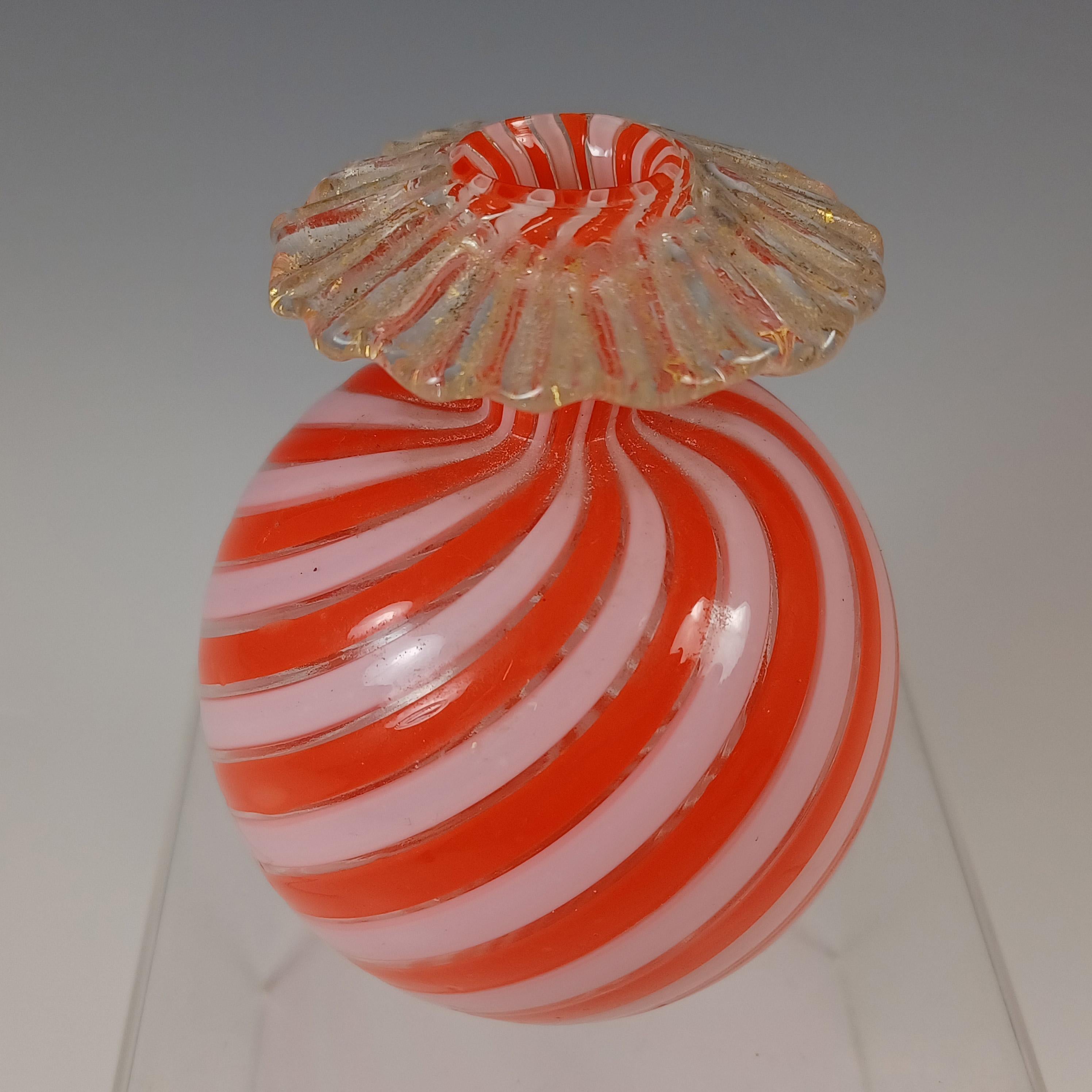 Venezianische filigrane Murano-Vase aus orange-weißem und weißem Filigranglas mit Blattgold (Moderne der Mitte des Jahrhunderts) im Angebot