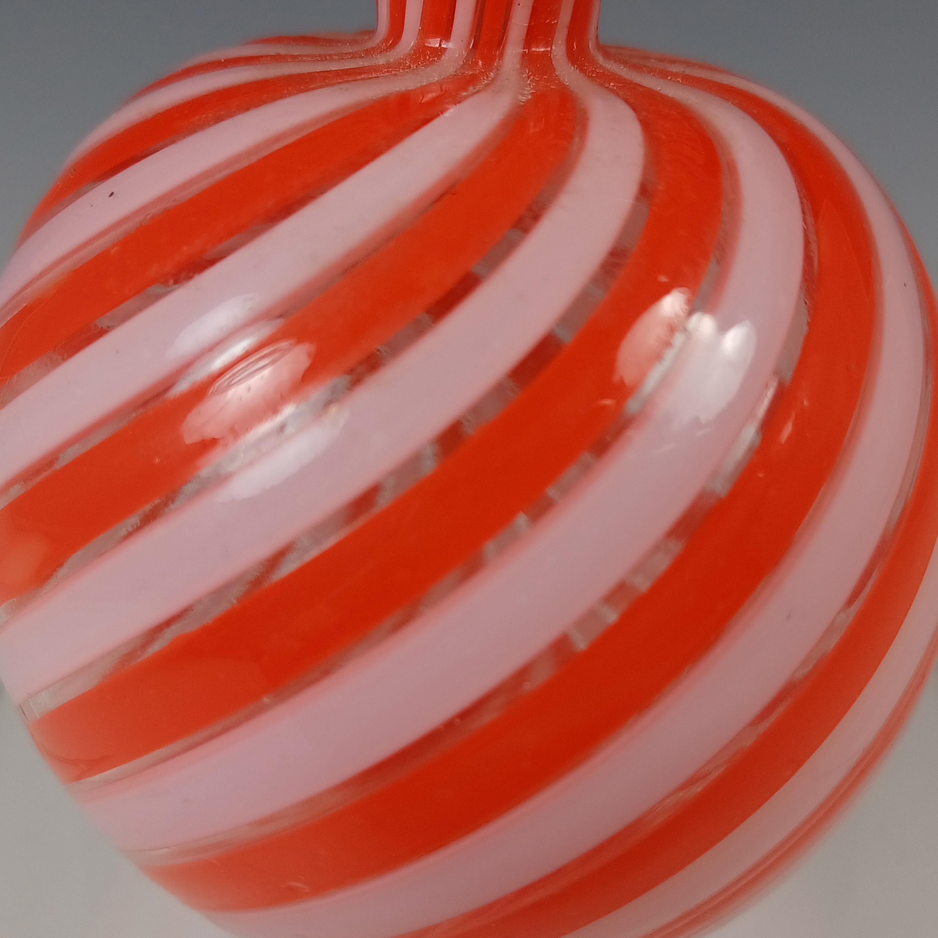 Venezianische filigrane Murano-Vase aus orange-weißem und weißem Filigranglas mit Blattgold (Handgefertigt) im Angebot