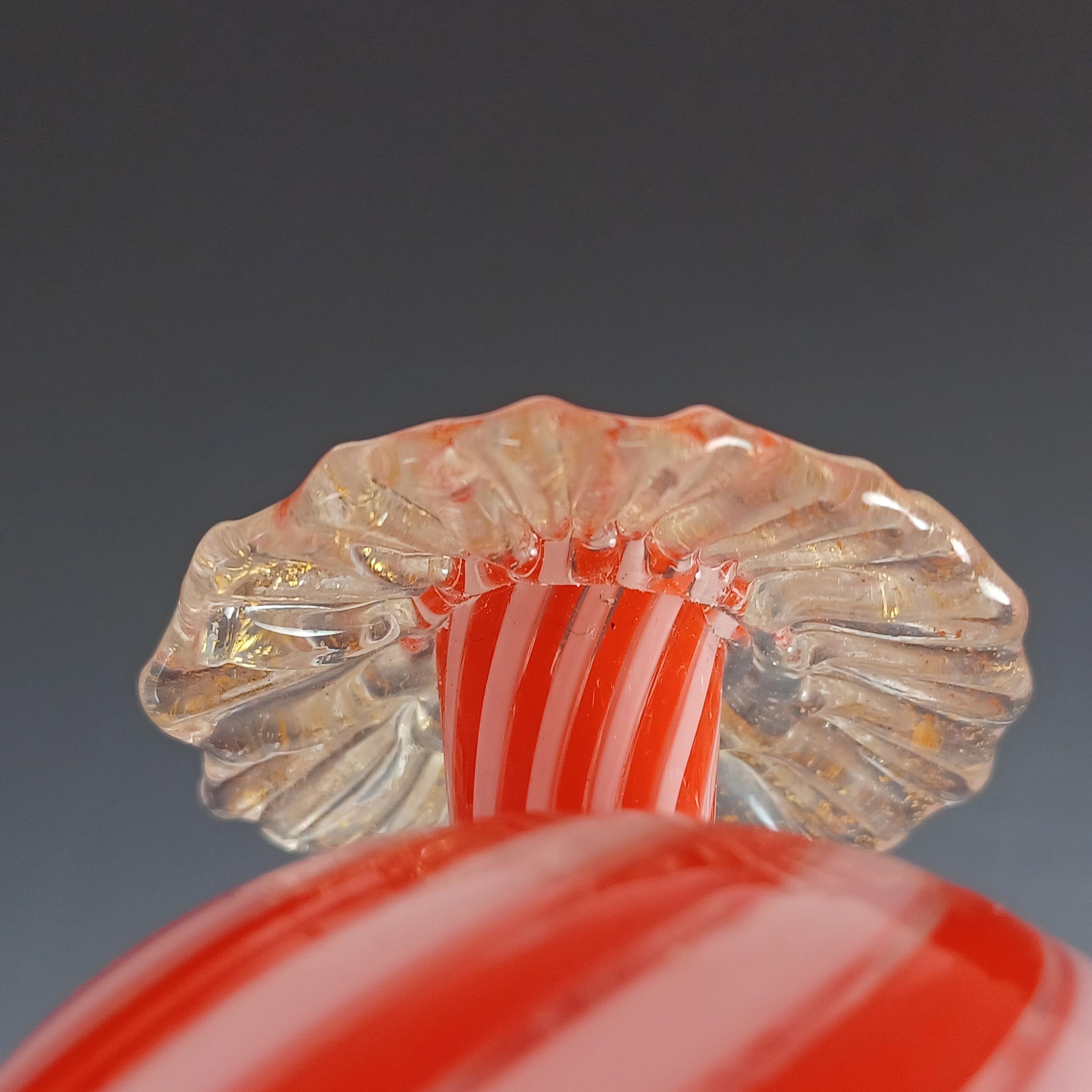 Venezianische filigrane Murano-Vase aus orange-weißem und weißem Filigranglas mit Blattgold (Glas) im Angebot