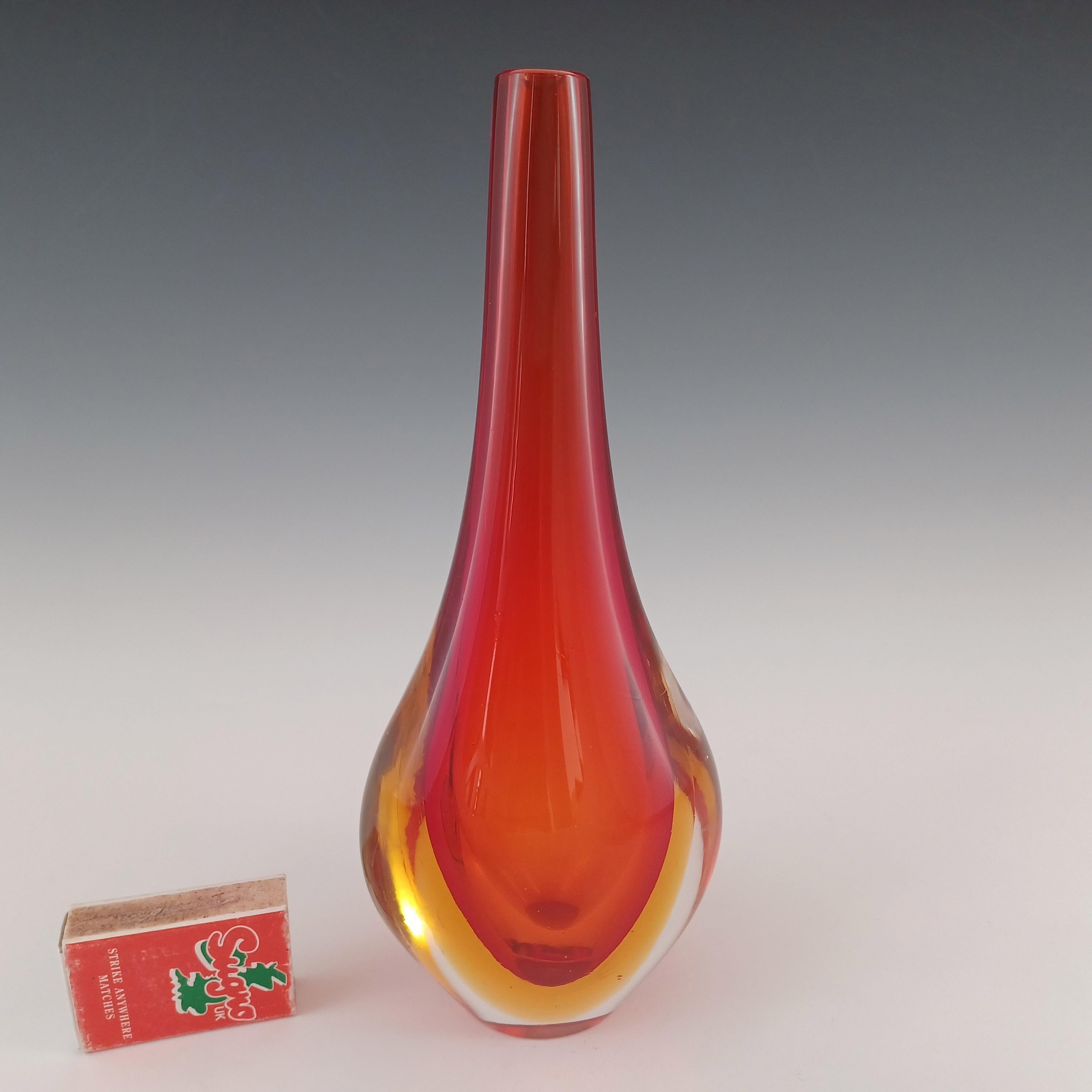 Murano / Venetian Red & Amber Sommerso Glas Stem Vase (20. Jahrhundert) im Angebot