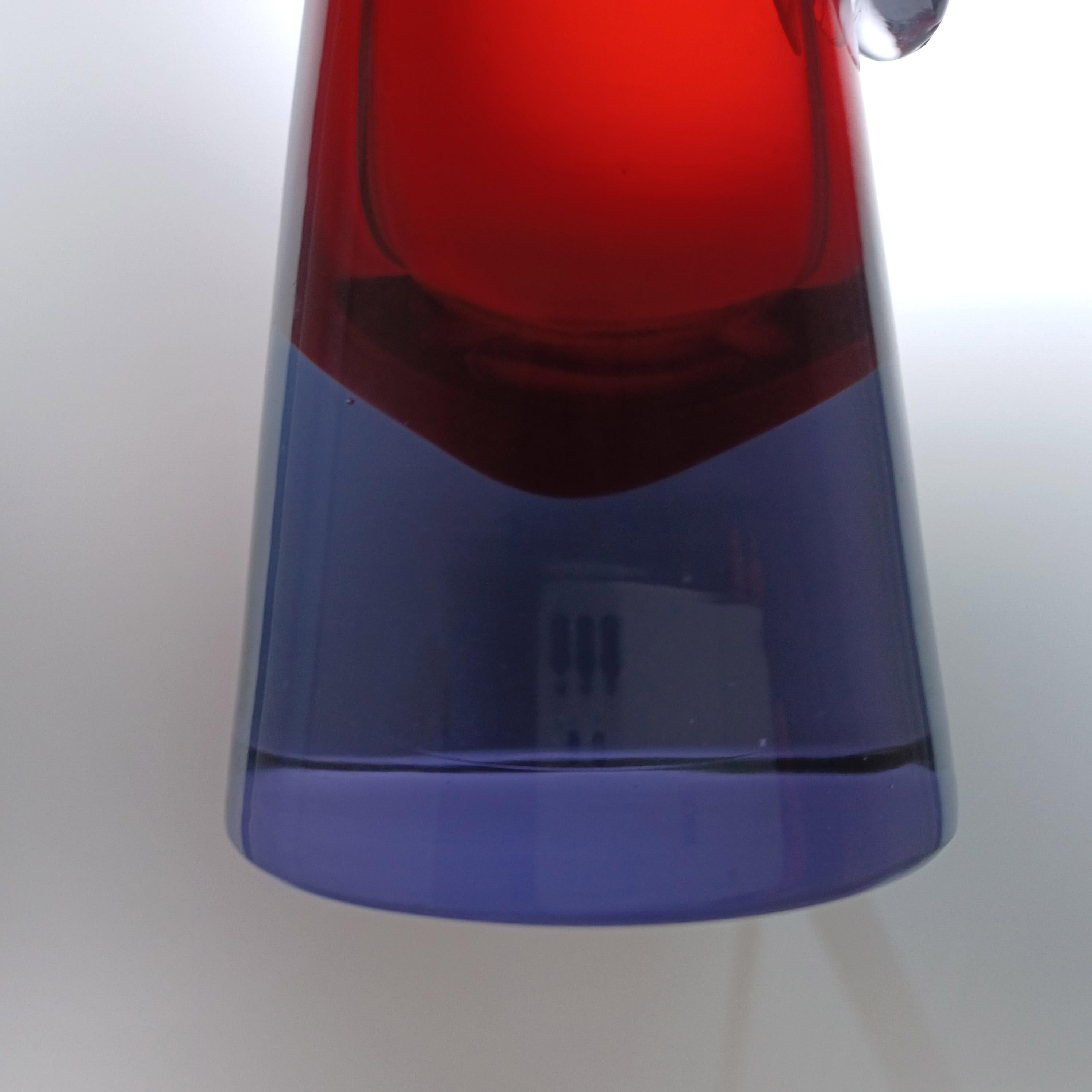 Fatto a mano Brocca / Vaso in vetro di Murano Glass Sommerso rosso e blu in vendita