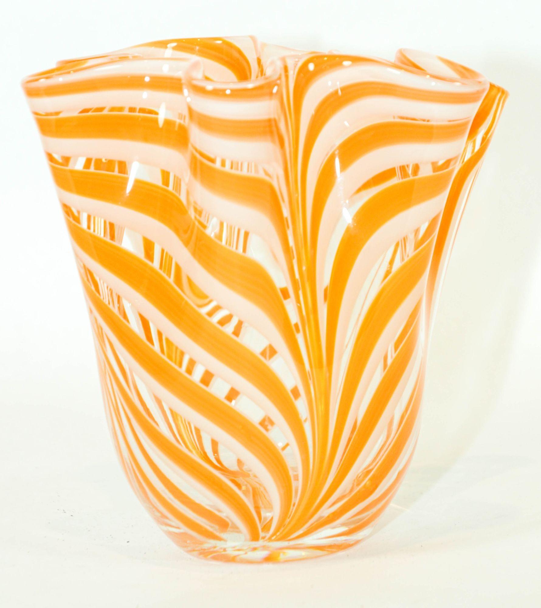 Vaso di Murano arancione a volute libere fazzoletto di terra anni '70 in vendita 6