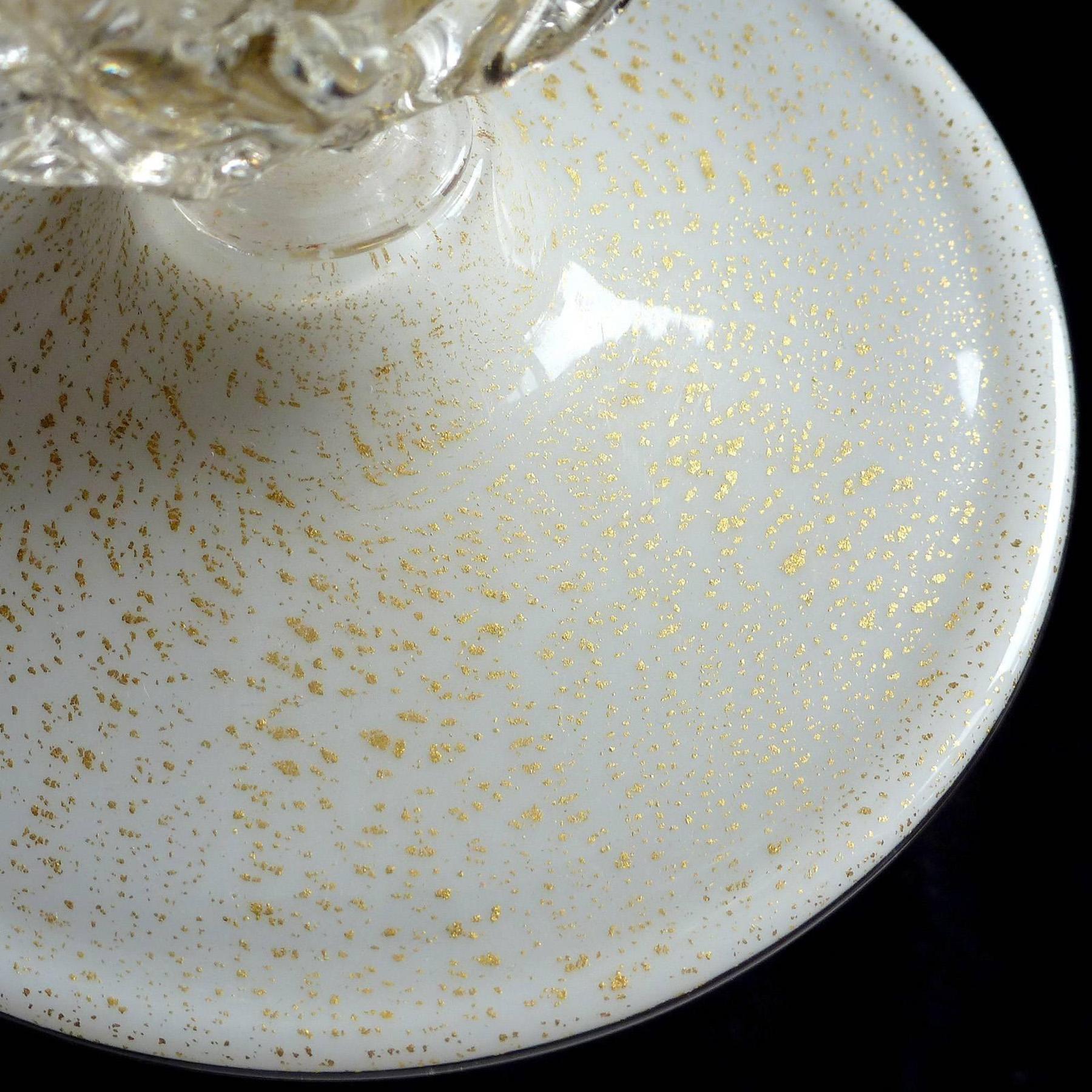 Ciotola in vetro artistico italiano di Murano, bianco e oro, con gambo a forma di pesce In condizioni buone in vendita a Kissimmee, FL