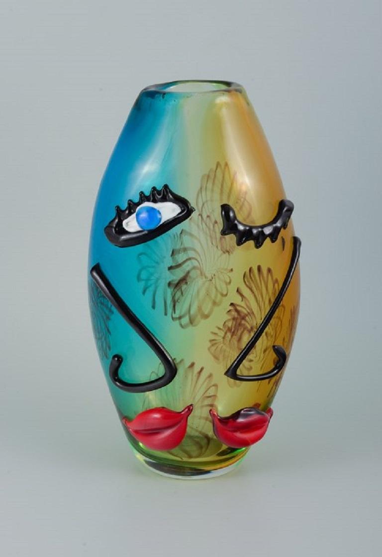 Murano, Venice.
Large vase in Picasso style in mouth-blown art glass.
1980s.
In excellent condition.
Dimensions: H 32.0 x d 17.5 cm.