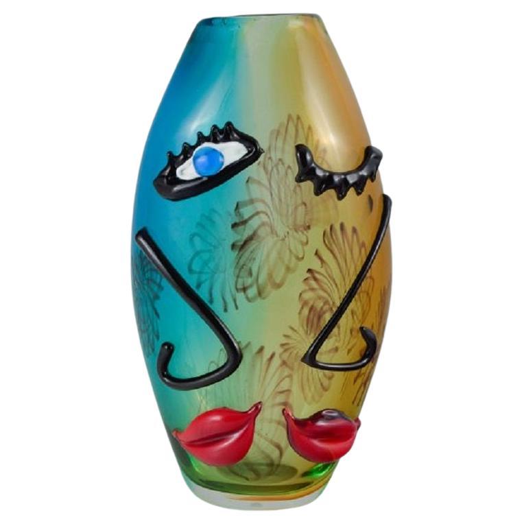 Murano, Venise. Grand vase de style Picasso en verre d'art soufflé à la bouche. années 1980.