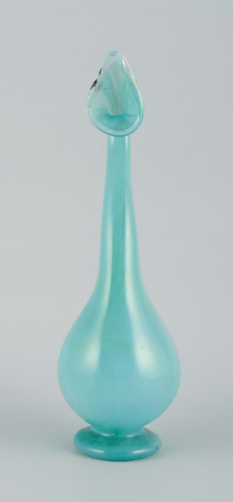 Murano, Venice, mouth-blown art glass vase in turquoise, organic form.
1960/70s.
In perfect condition.
Dimensions: H 24.0 x D 8.0 cm.
