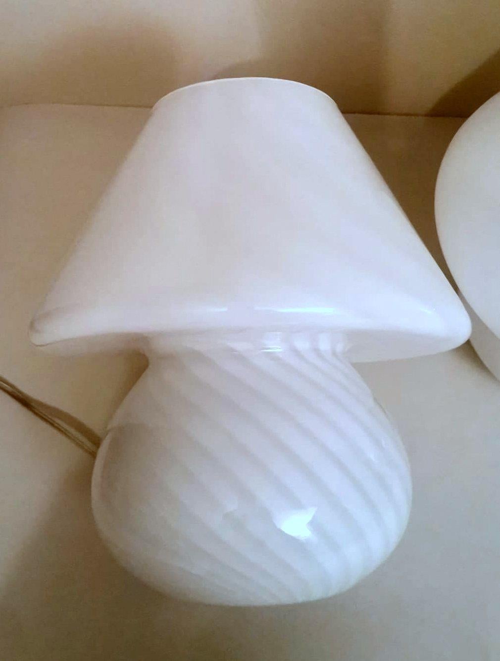 Murano Venini Style Pair of Mushroom-Shaped Opal Glass Spiral Lamps For Sale 6