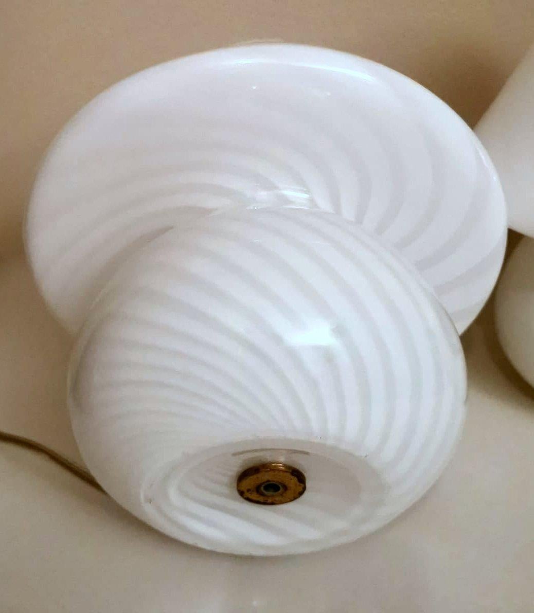 Murano Venini Style Pair of Mushroom-Shaped Opal Glass Spiral Lamps For Sale 7