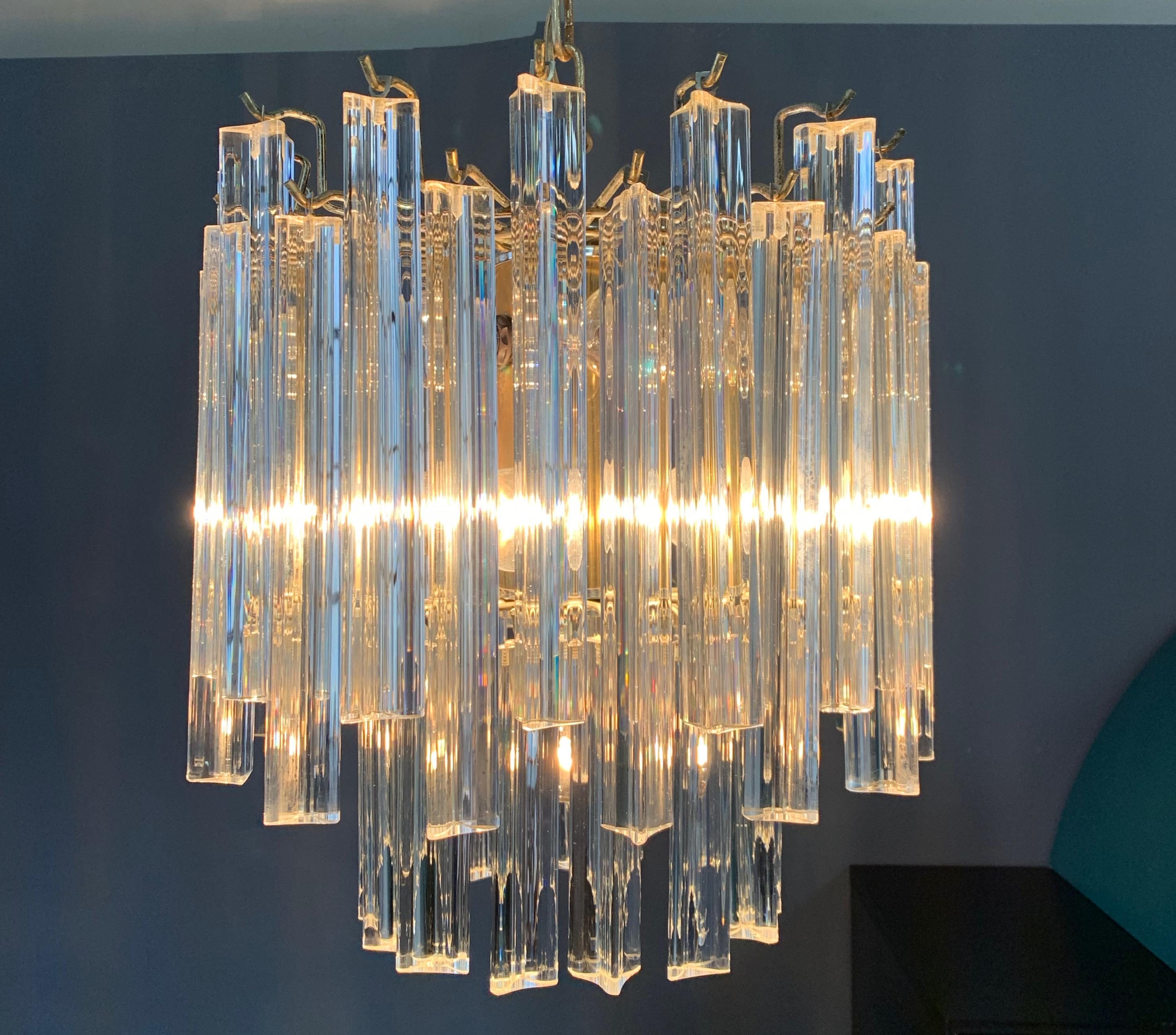 Classic Venini round bi-level chandelier with 9-light bulbs and multi setting lights.