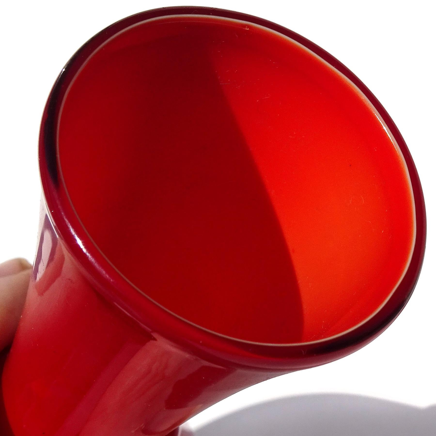 Fatto a mano Murano Vetrerie Artistiche Cirillo Maschio 1930s Rosso Vaso di vetro Art Deco italiano in vendita