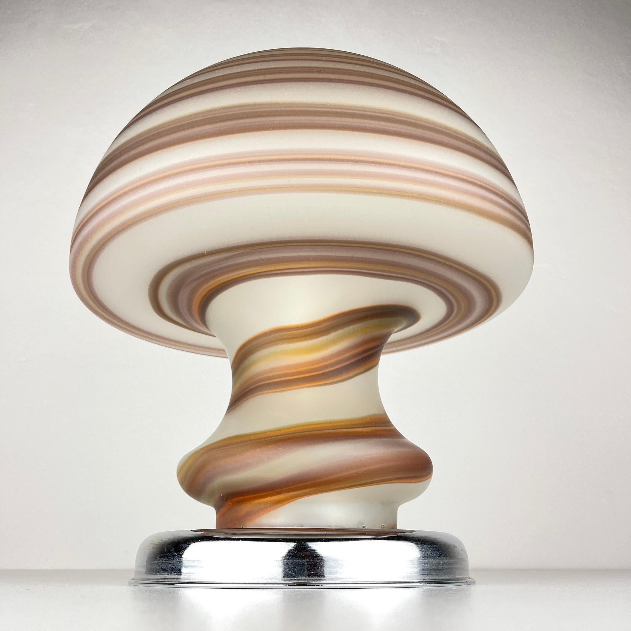 Murano Vetri Swirl Mushroom Table Lamp, Italy, 1970s  In Good Condition In Miklavž Pri Taboru, SI