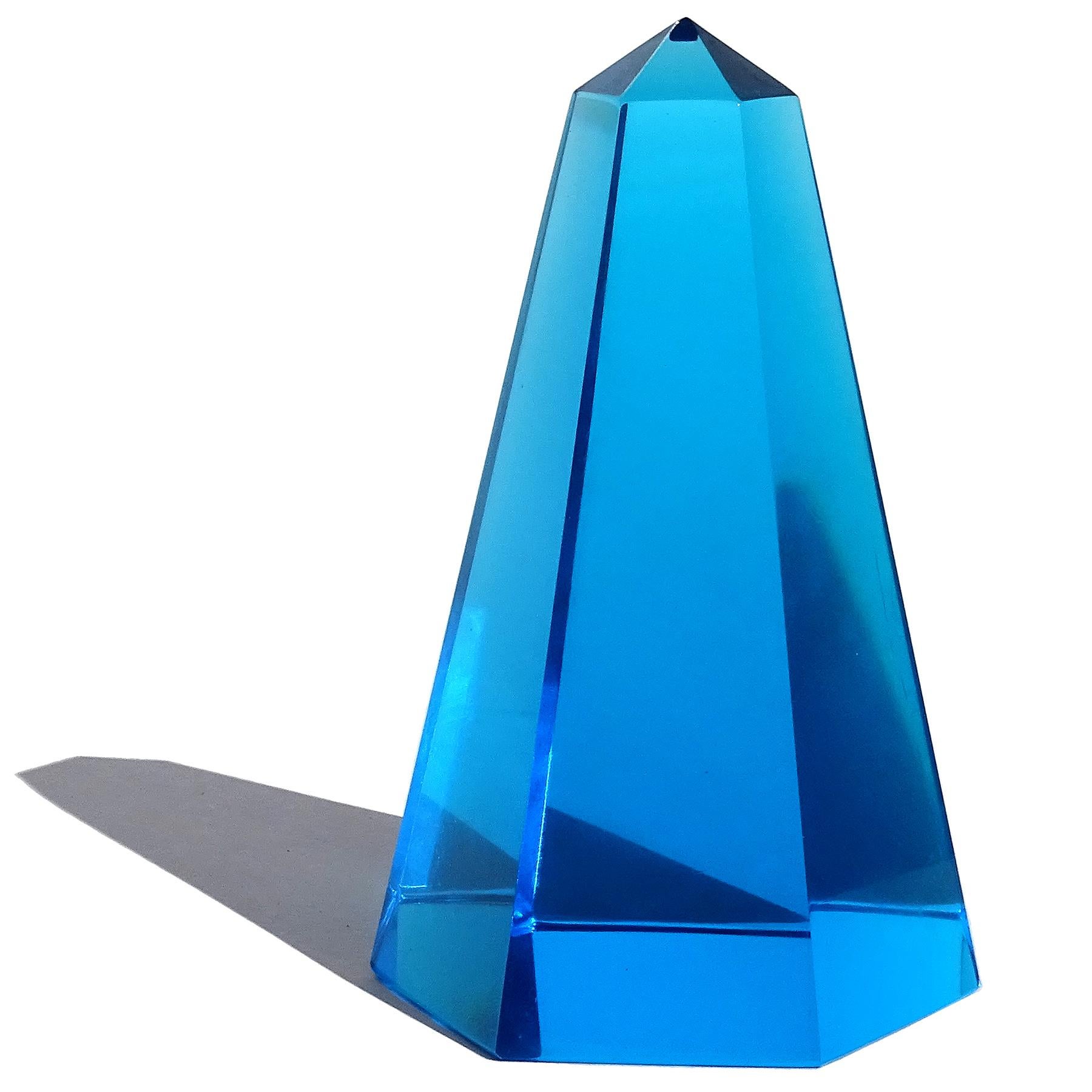 Beautiful vintage Murano hand blown Sommerso cobalt blue Italian art glass obelisk paperweight sculpture. Attributed to designer Archimede Seguso. The piece has 6 sides, and tapper cut at the top to a point. The paperweight has a pyramid design.