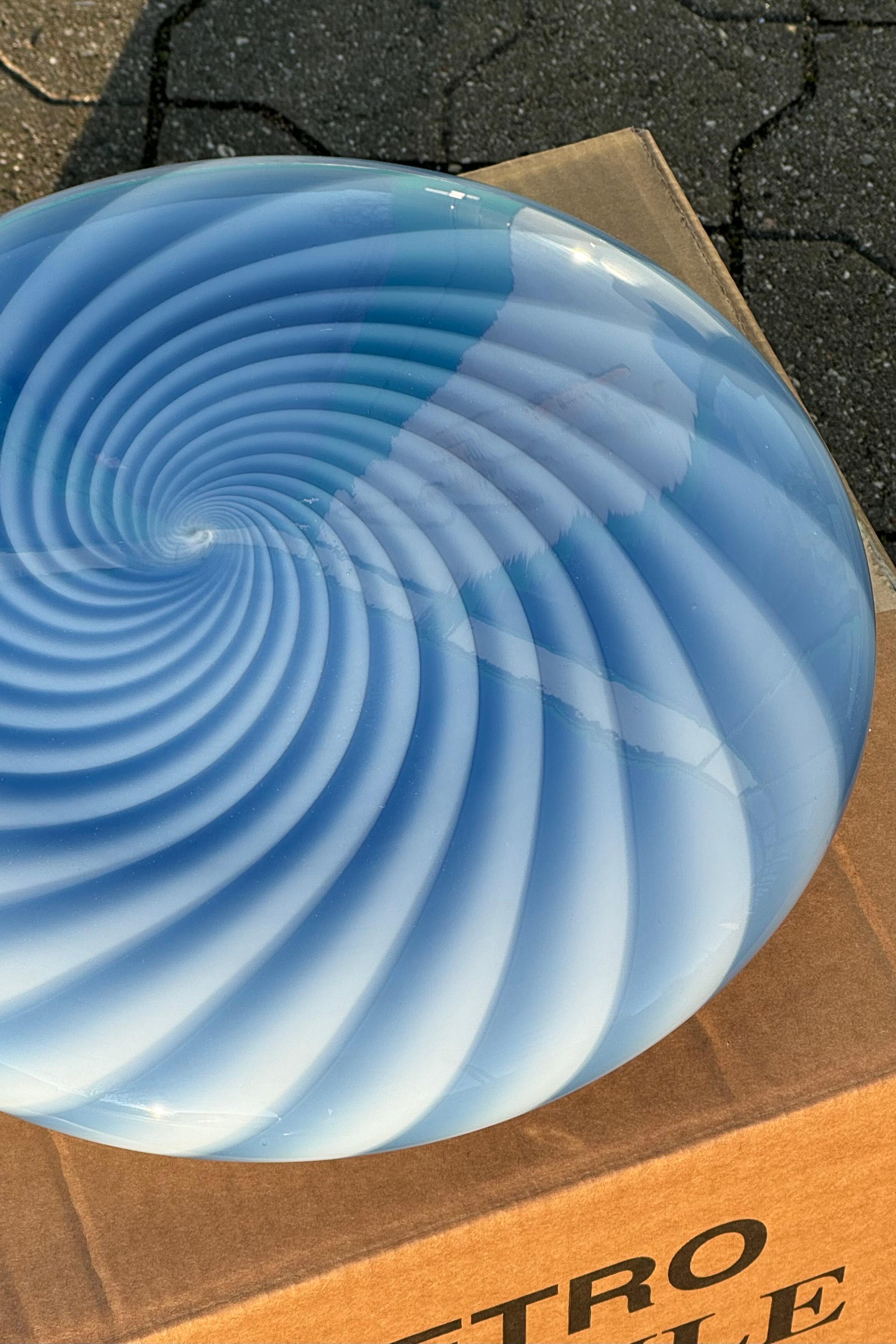 Fatto a mano Murano Vintage Candy Flush Mount lampada da soffitto a parete blu swirl in vendita