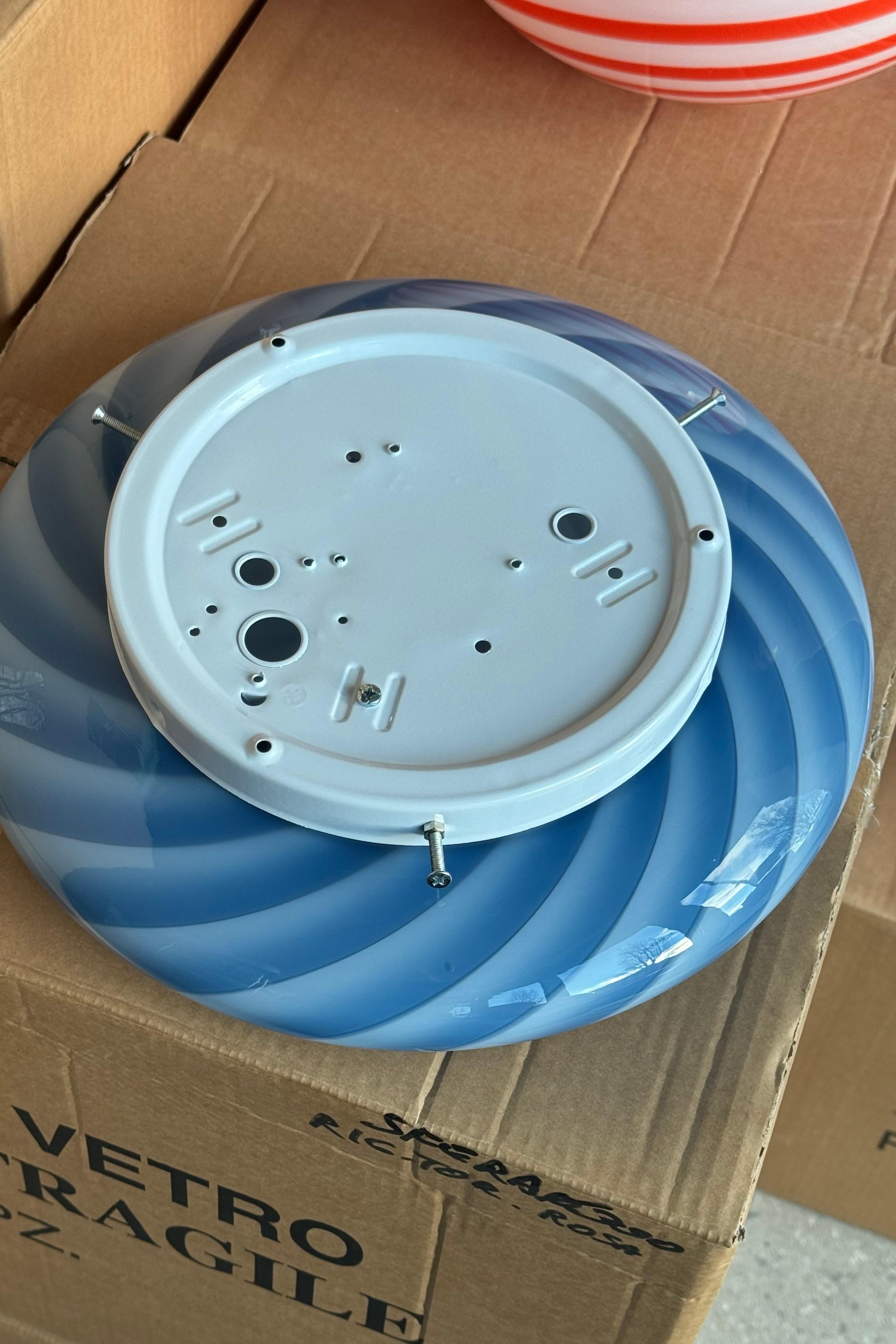 Vetro di Murano Murano Vintage Candy Flush Mount lampada da soffitto a parete blu swirl in vendita