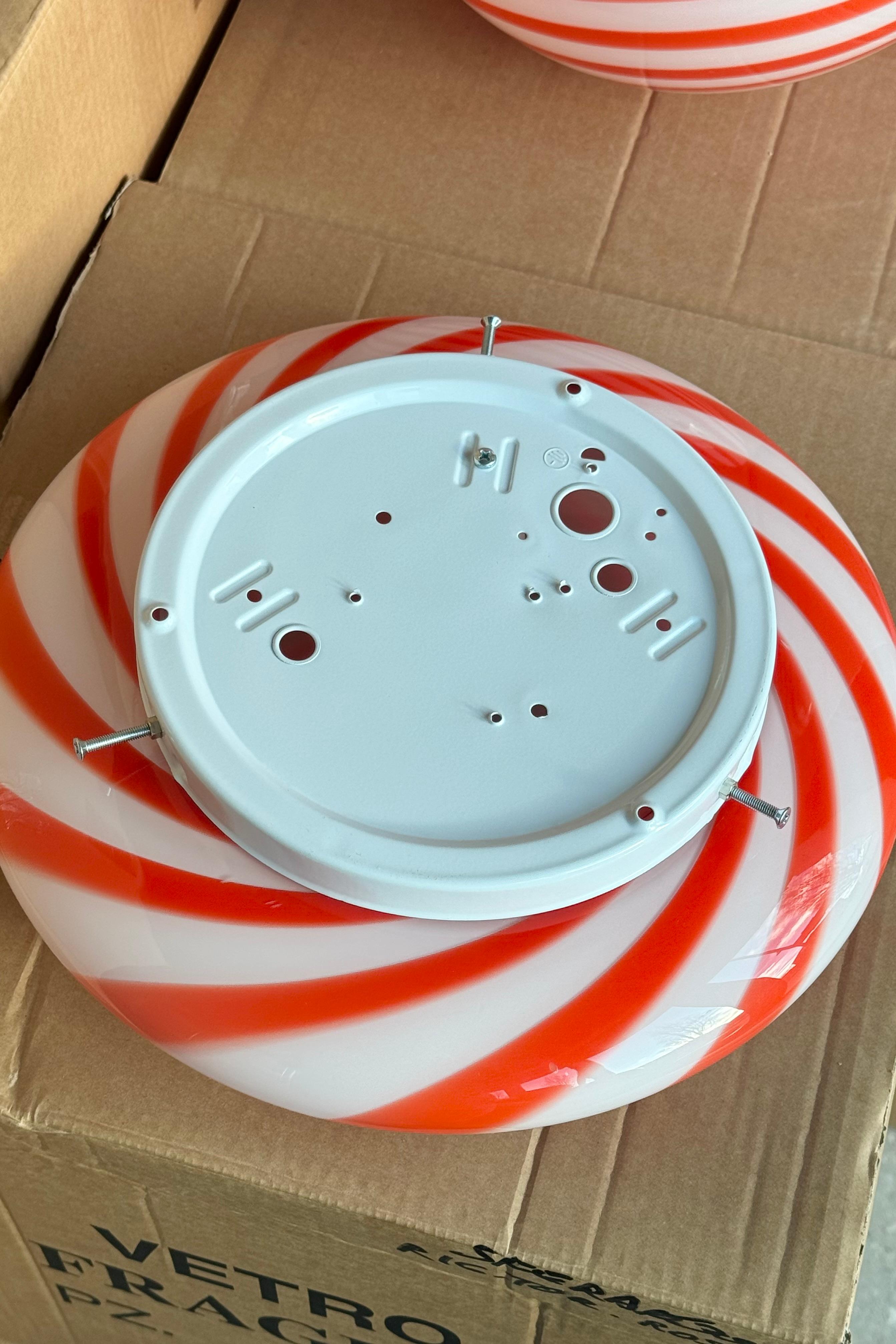 Plafonnier mural encastré de Murano Vintage Candy, tourbillon rouge et blanc en vente 2