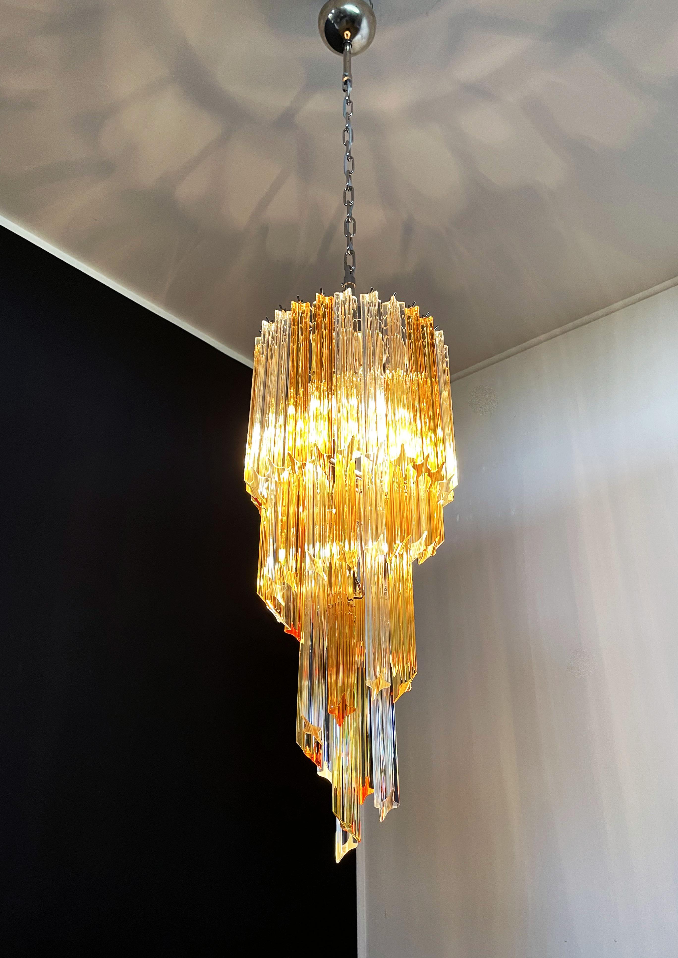 Lustre Vintage Murano - 54 Prismes Quadriedri Transparents et Ambre en vente 7