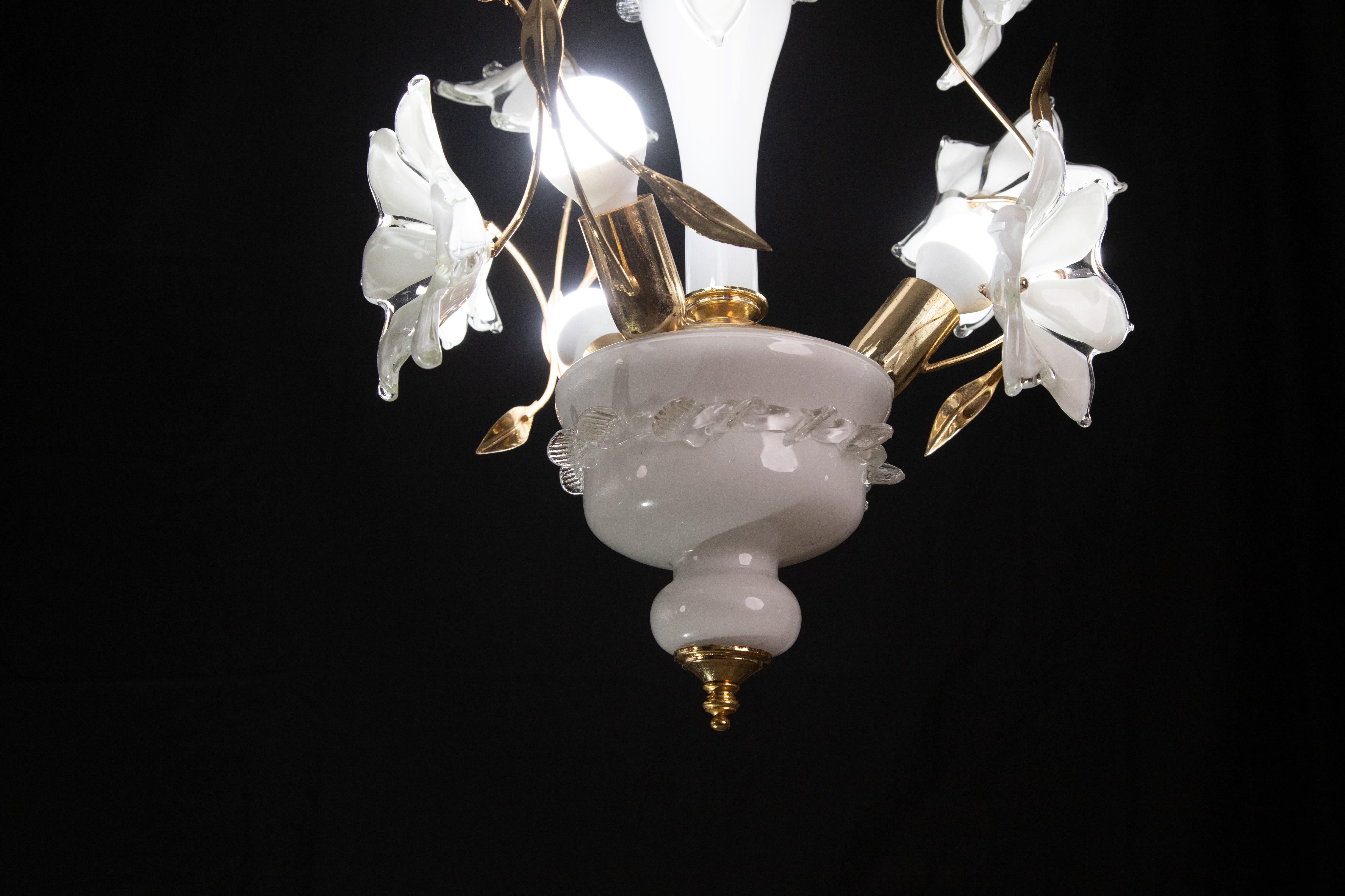 Murano Vintage Chandelier White Flowers, 1970s For Sale 1