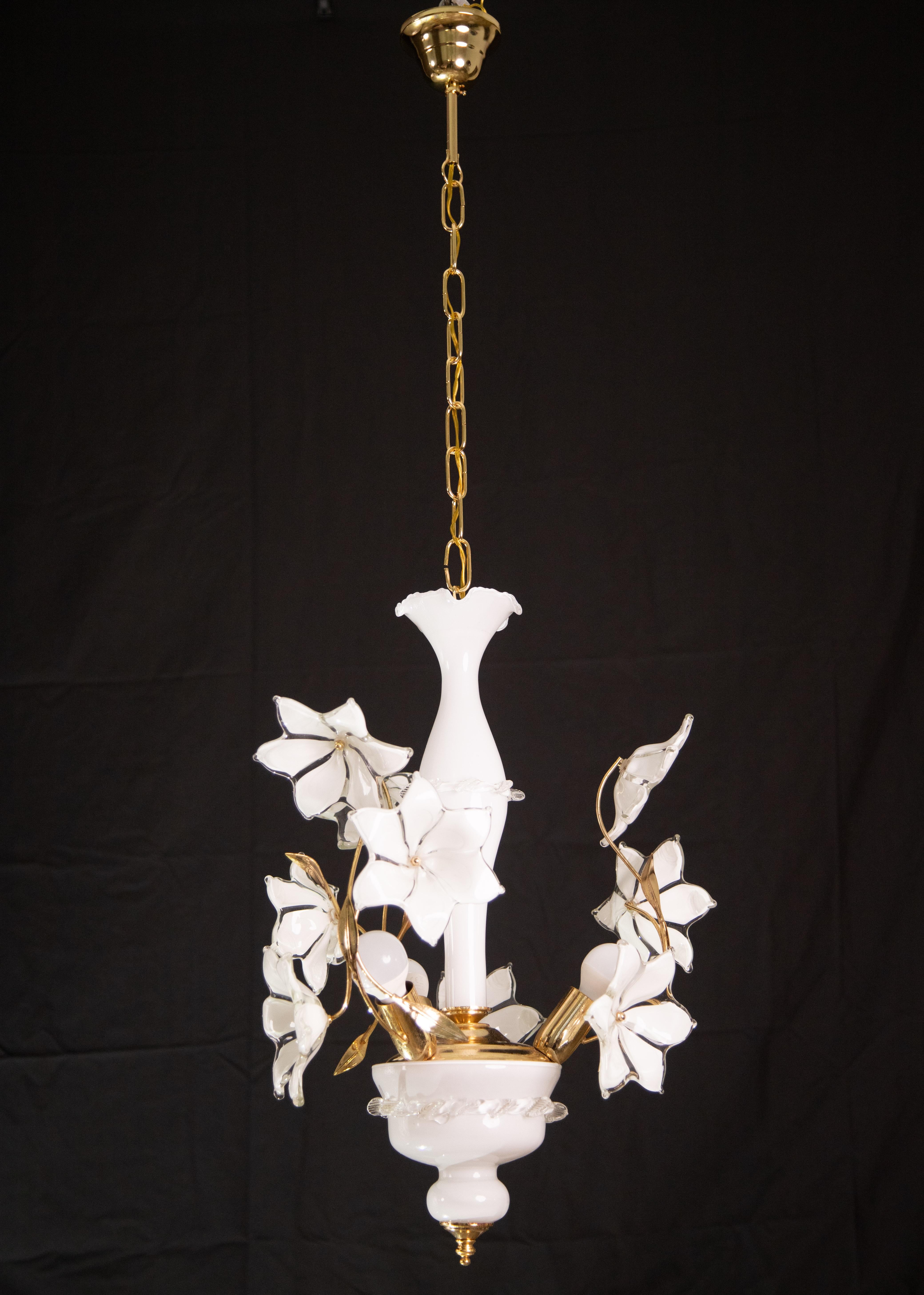 Murano Vintage Chandelier White Flowers, 1970s For Sale 2